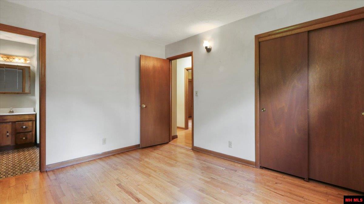 619 E HOLLAND DRIVE Springfield, MO 65807