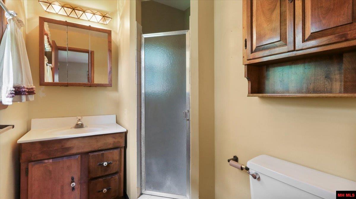 619 E HOLLAND DRIVE Springfield, MO 65807