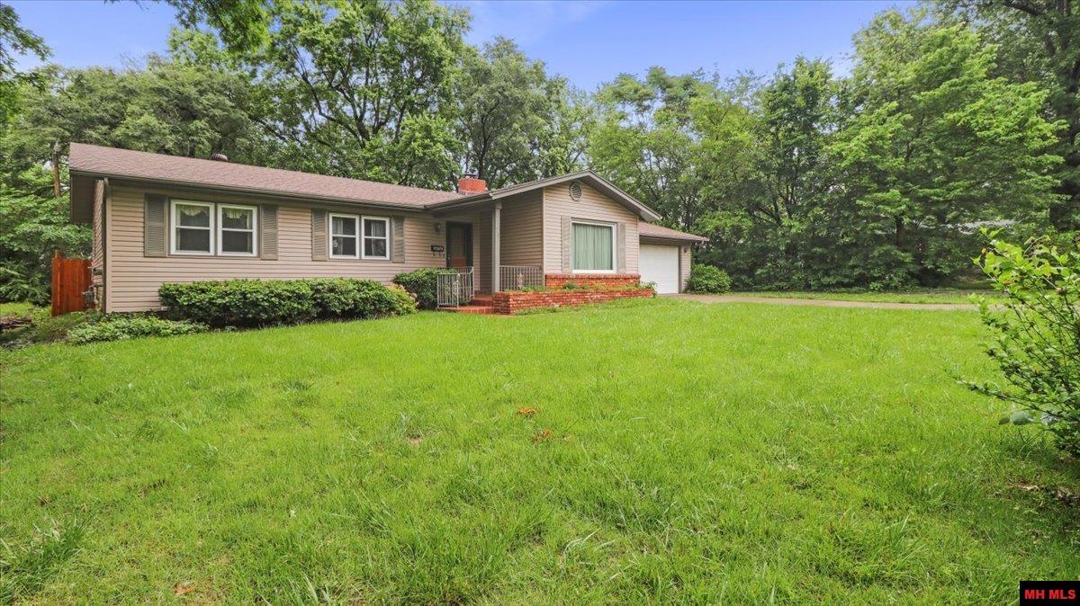 619 E HOLLAND DRIVE Springfield, MO 65807