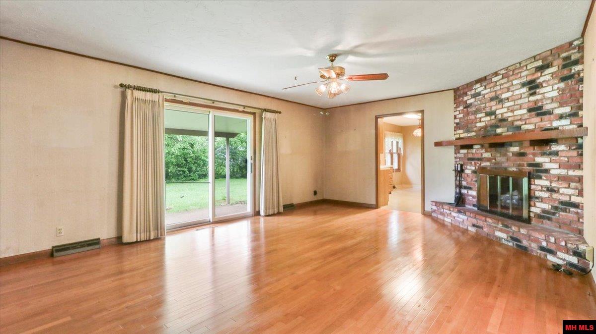 619 E HOLLAND DRIVE Springfield, MO 65807