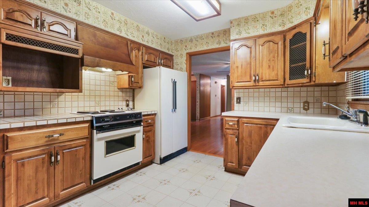 619 E HOLLAND DRIVE Springfield, MO 65807