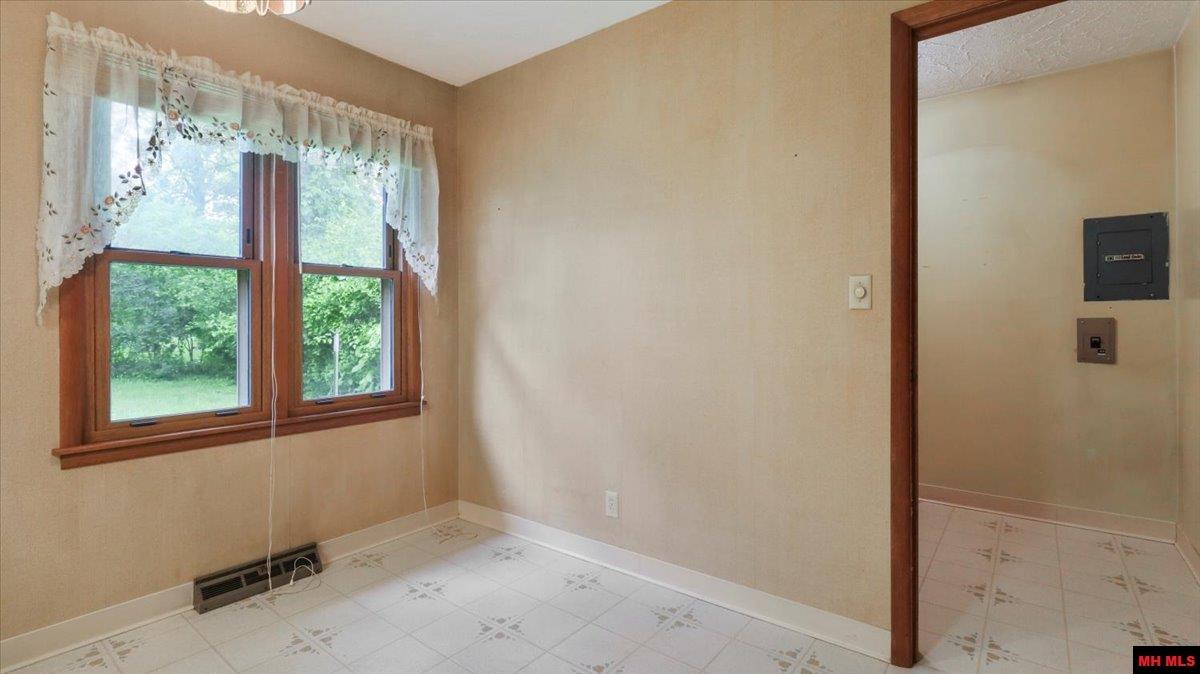 619 E HOLLAND DRIVE Springfield, MO 65807