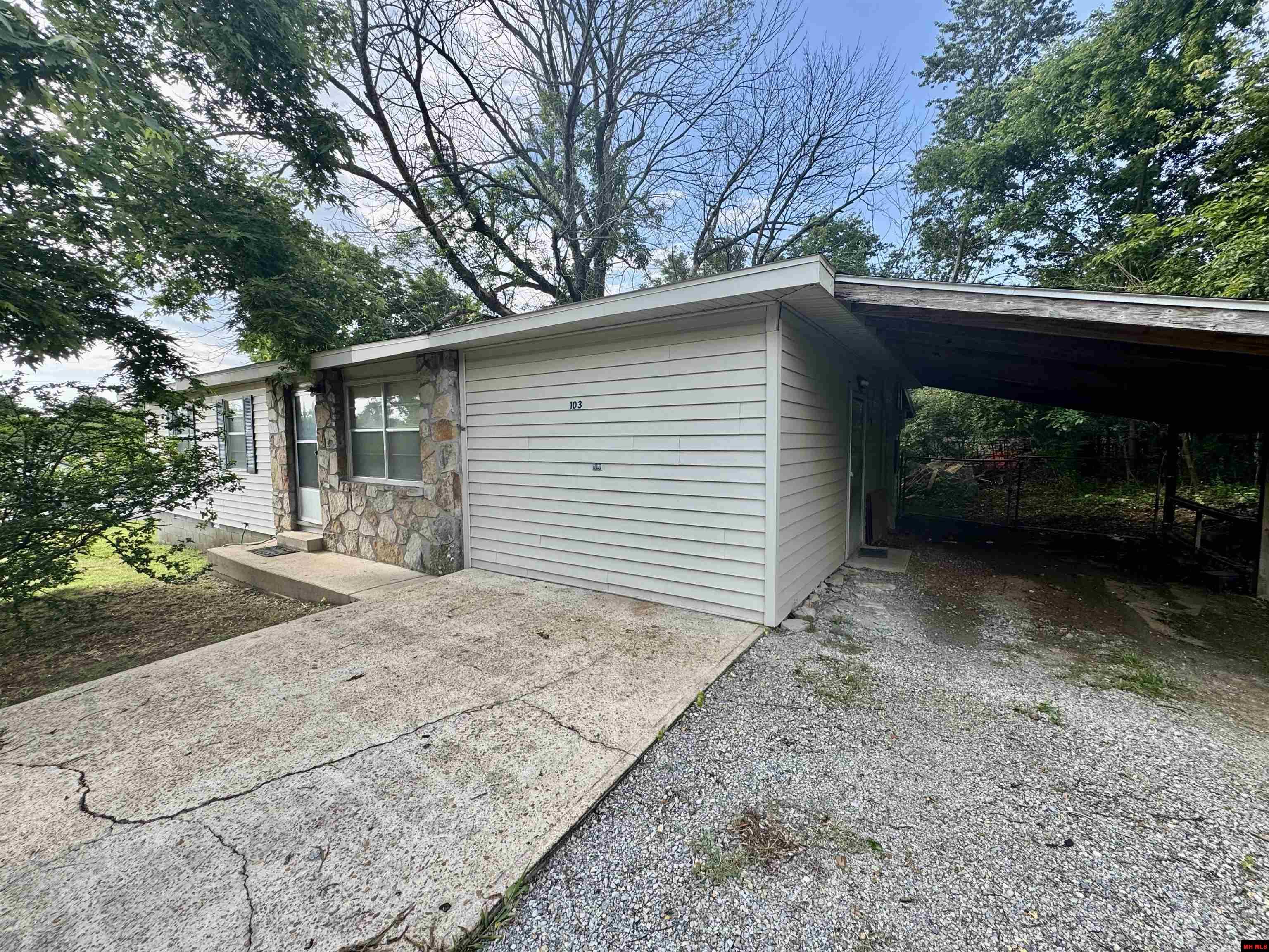 103 W SOUTH STREET Flippin, AR