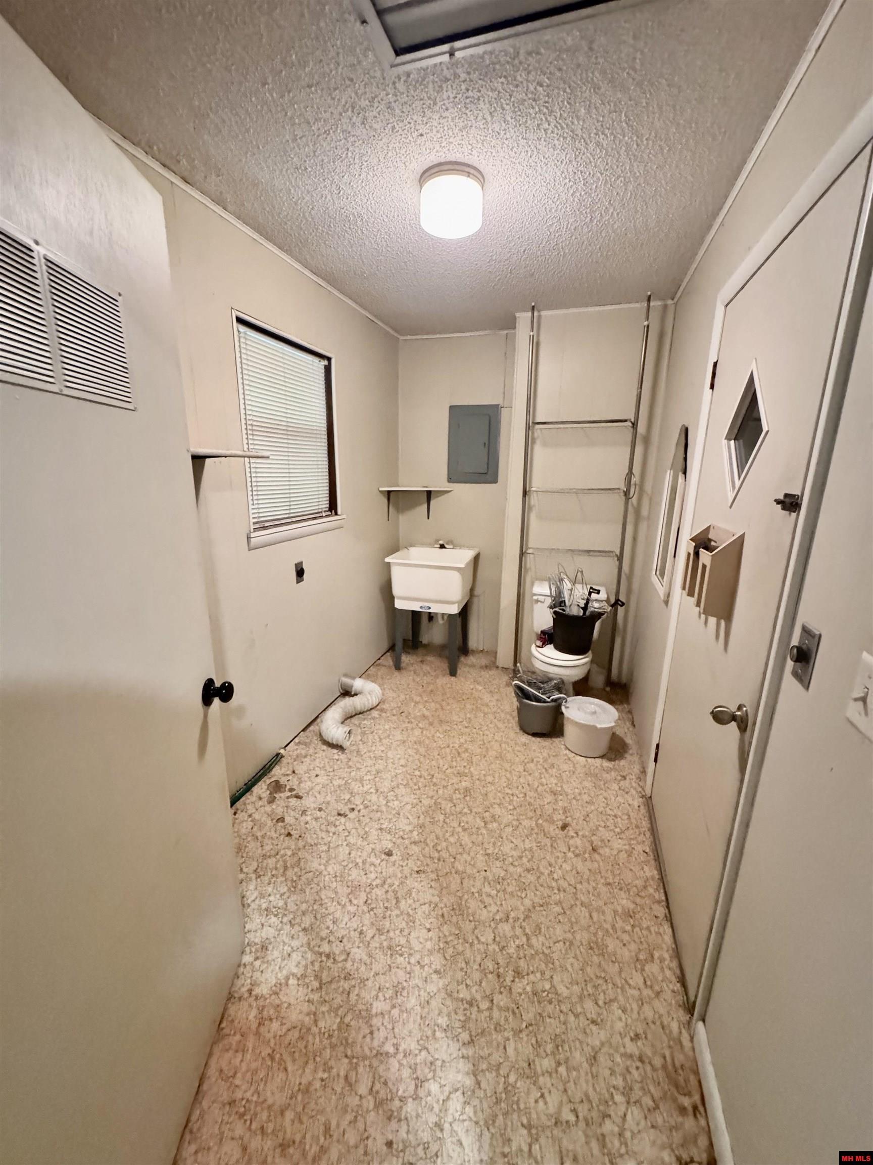103 W SOUTH STREET Flippin, AR