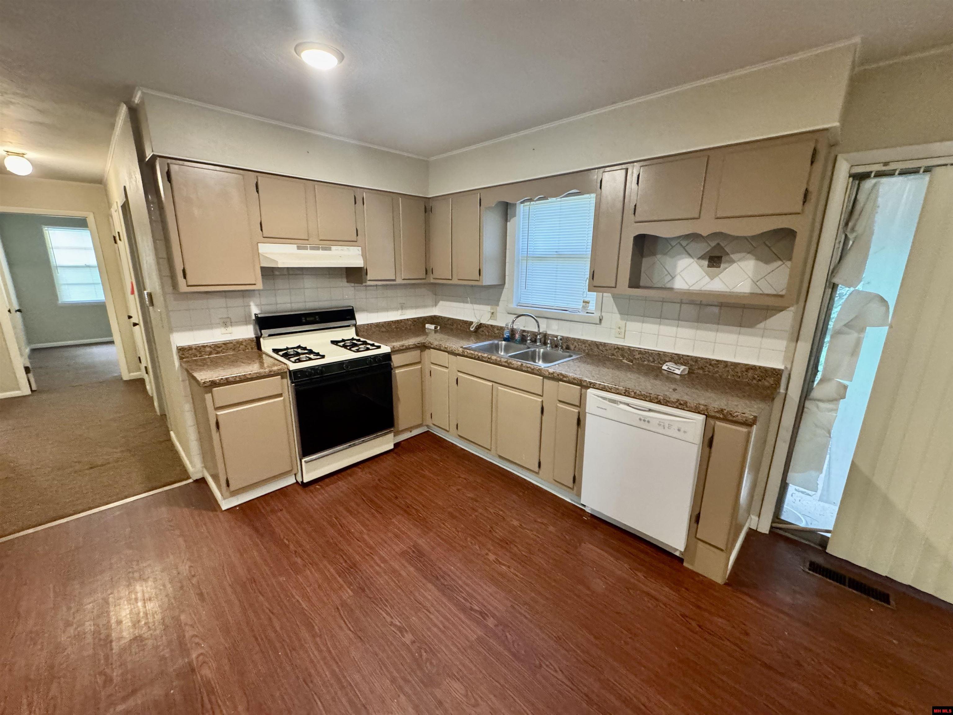 103 W SOUTH STREET Flippin, AR