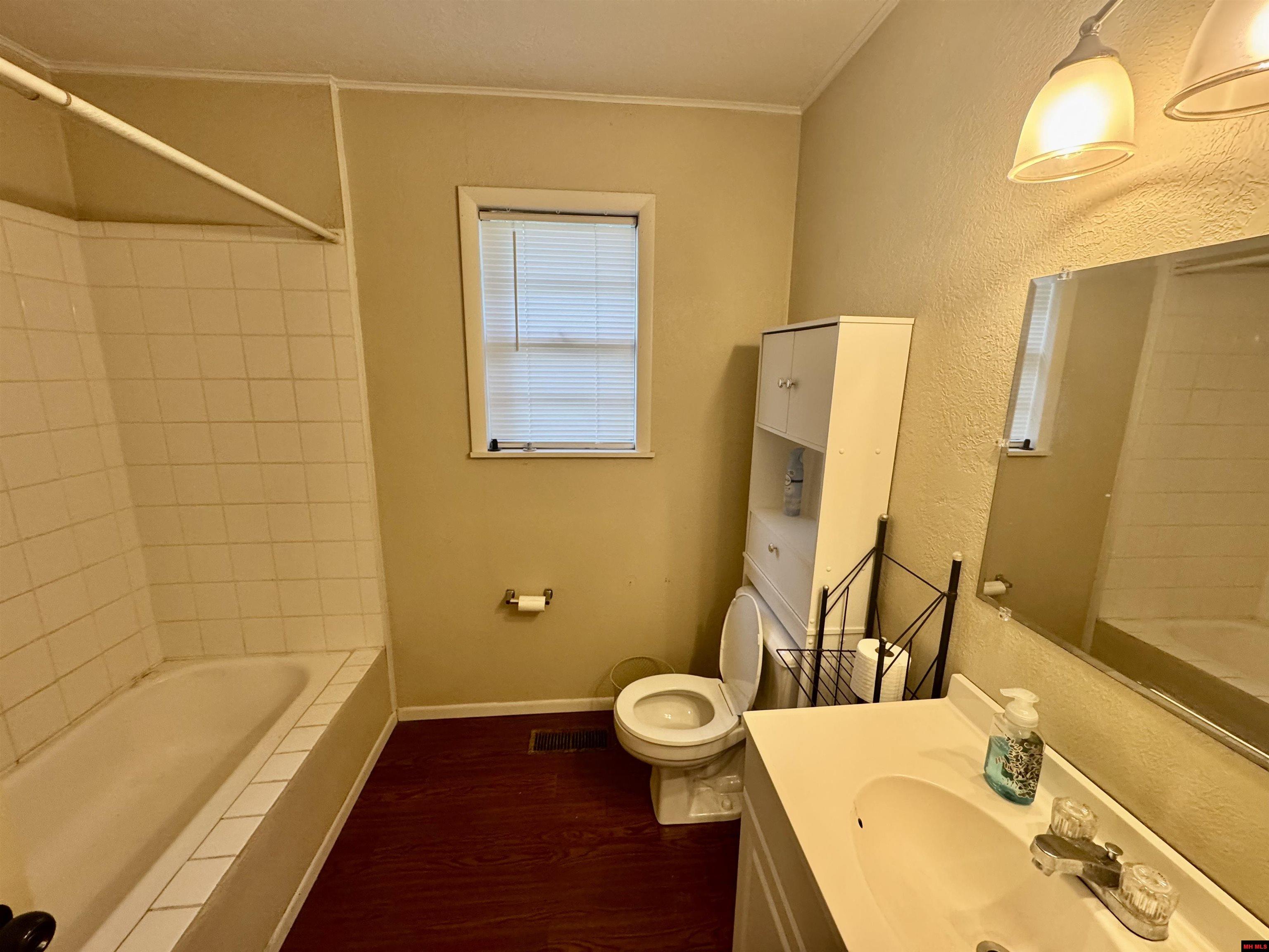 103 W SOUTH STREET Flippin, AR
