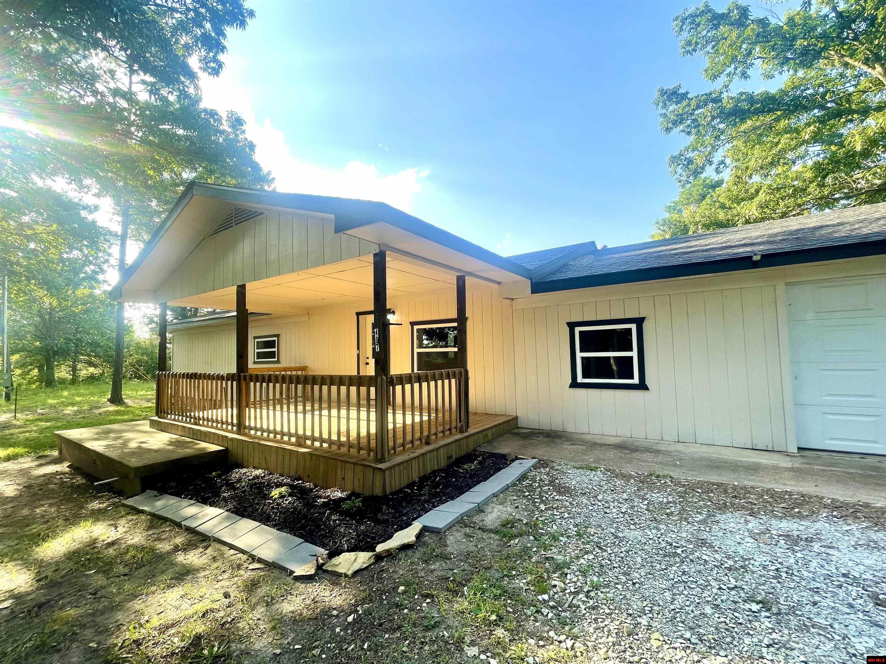 407 HARRIS ROAD Pineville, AR 72556