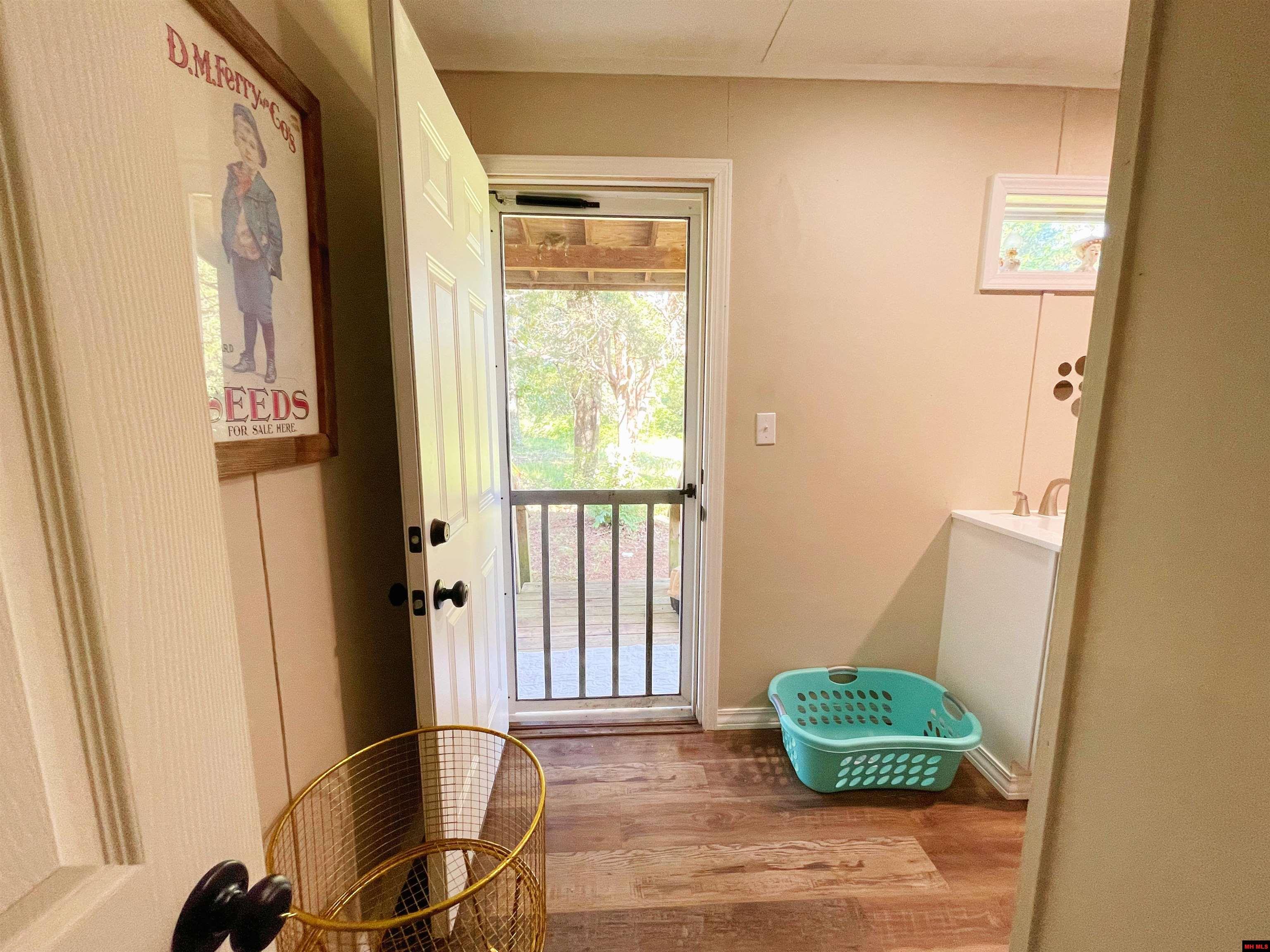 407 HARRIS ROAD Pineville, AR 72556