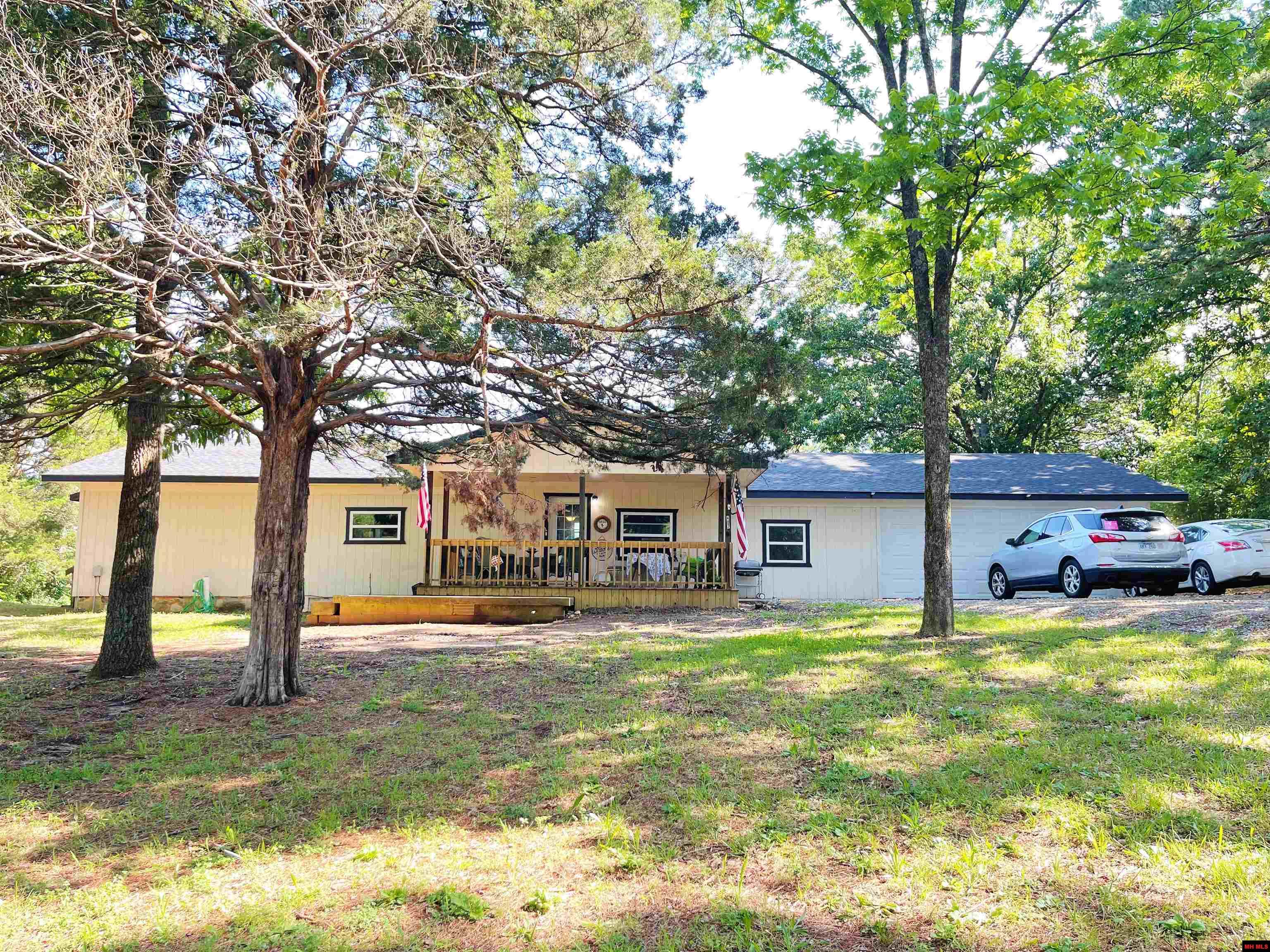407 HARRIS ROAD Pineville, AR 72556