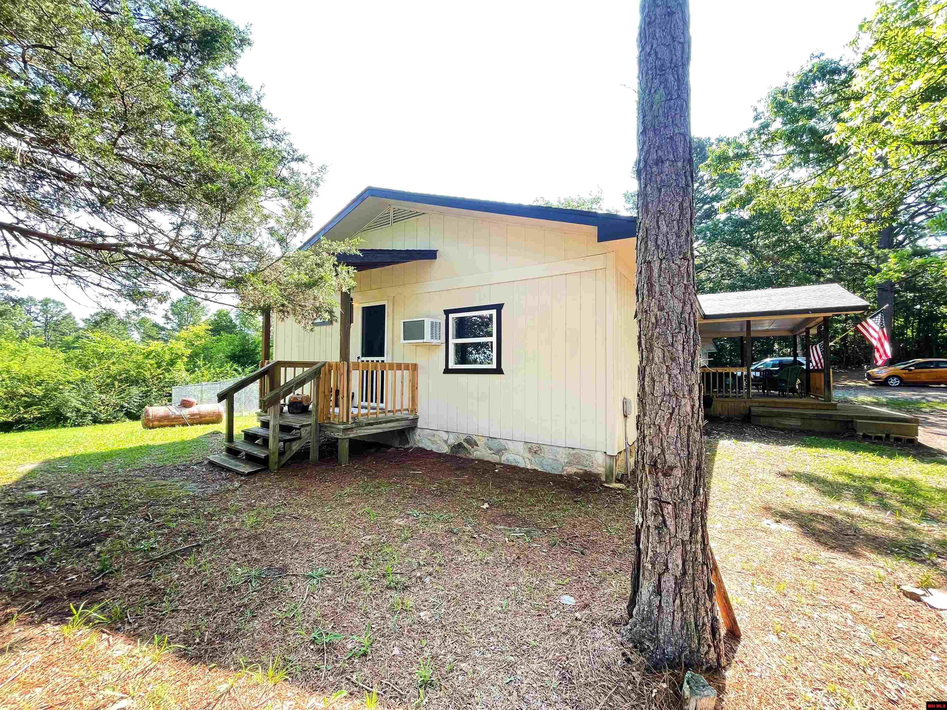 407 HARRIS ROAD Pineville, AR 72556