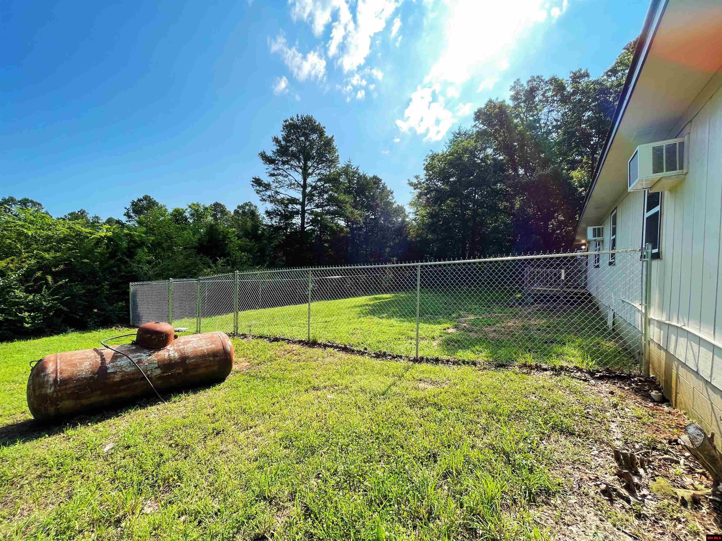 407 HARRIS ROAD Pineville, AR 72556