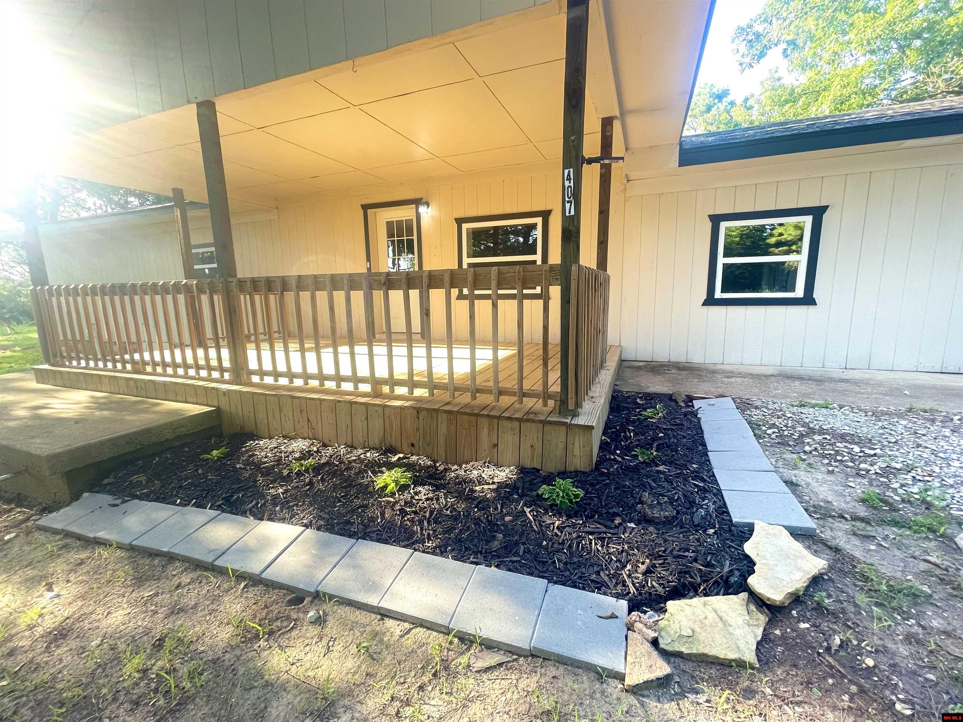 407 HARRIS ROAD Pineville, AR 72556