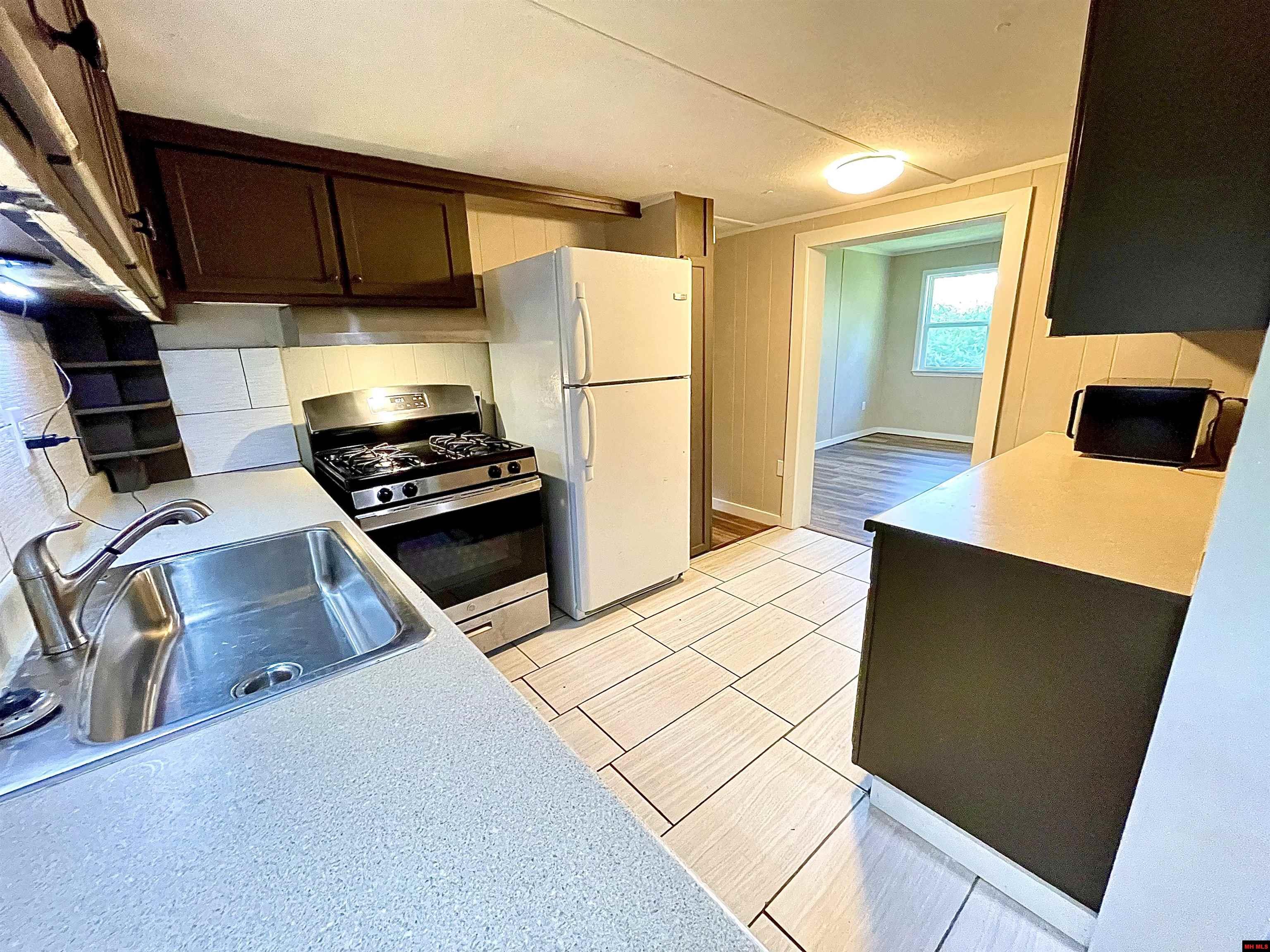 407 HARRIS ROAD Pineville, AR 72556