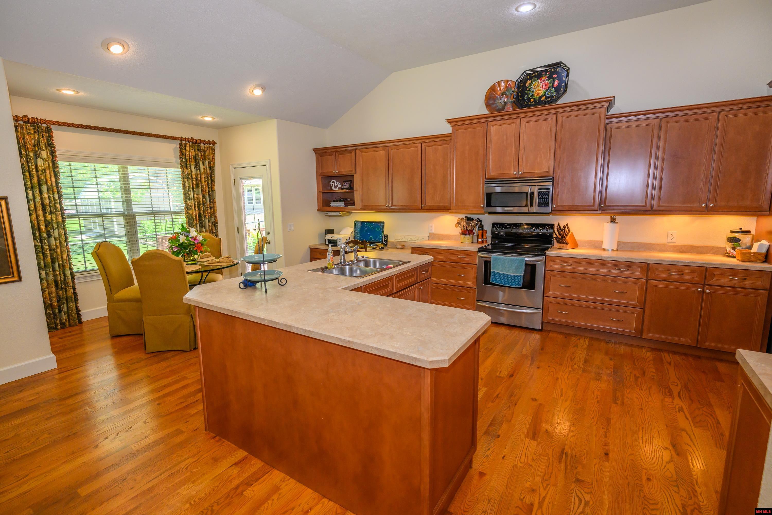 1343 HAMPSHIRE CIRCLE Mountain Home, AR