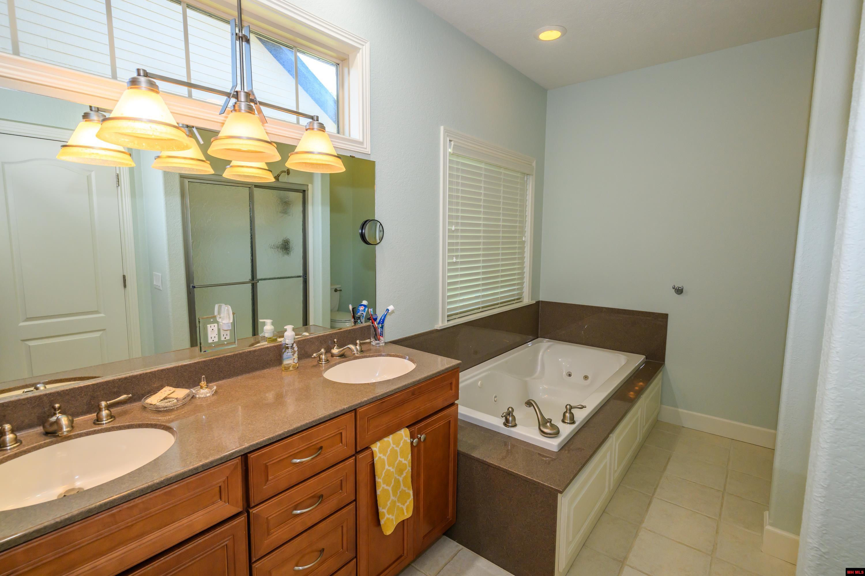 1343 HAMPSHIRE CIRCLE Mountain Home, AR