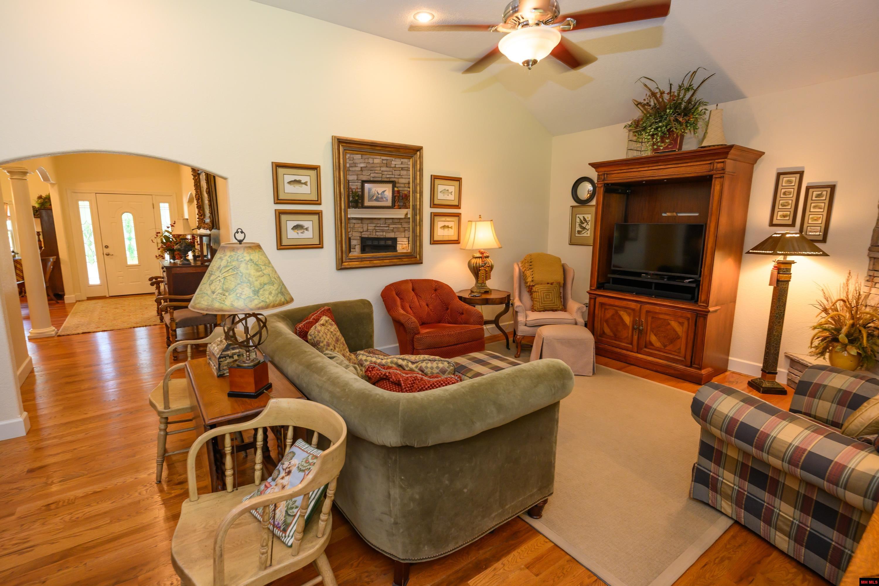 1343 HAMPSHIRE CIRCLE Mountain Home, AR