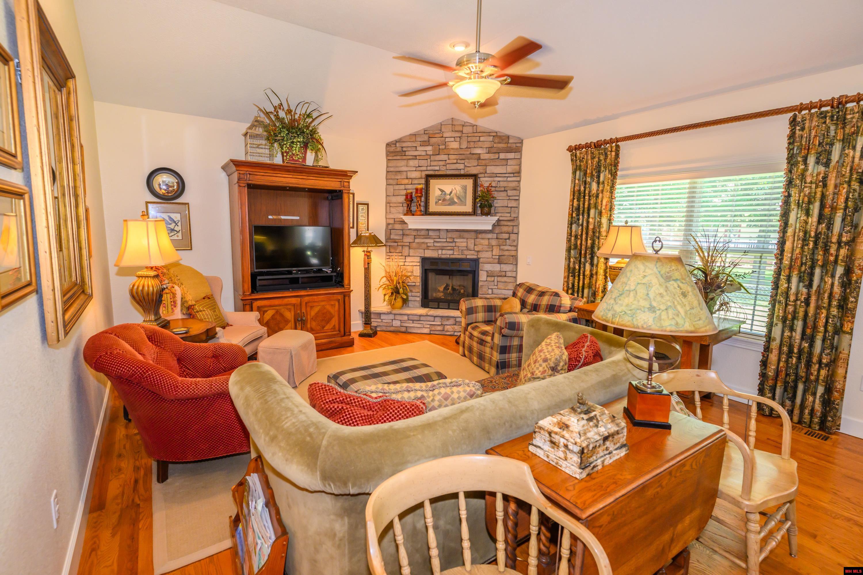 1343 HAMPSHIRE CIRCLE Mountain Home, AR