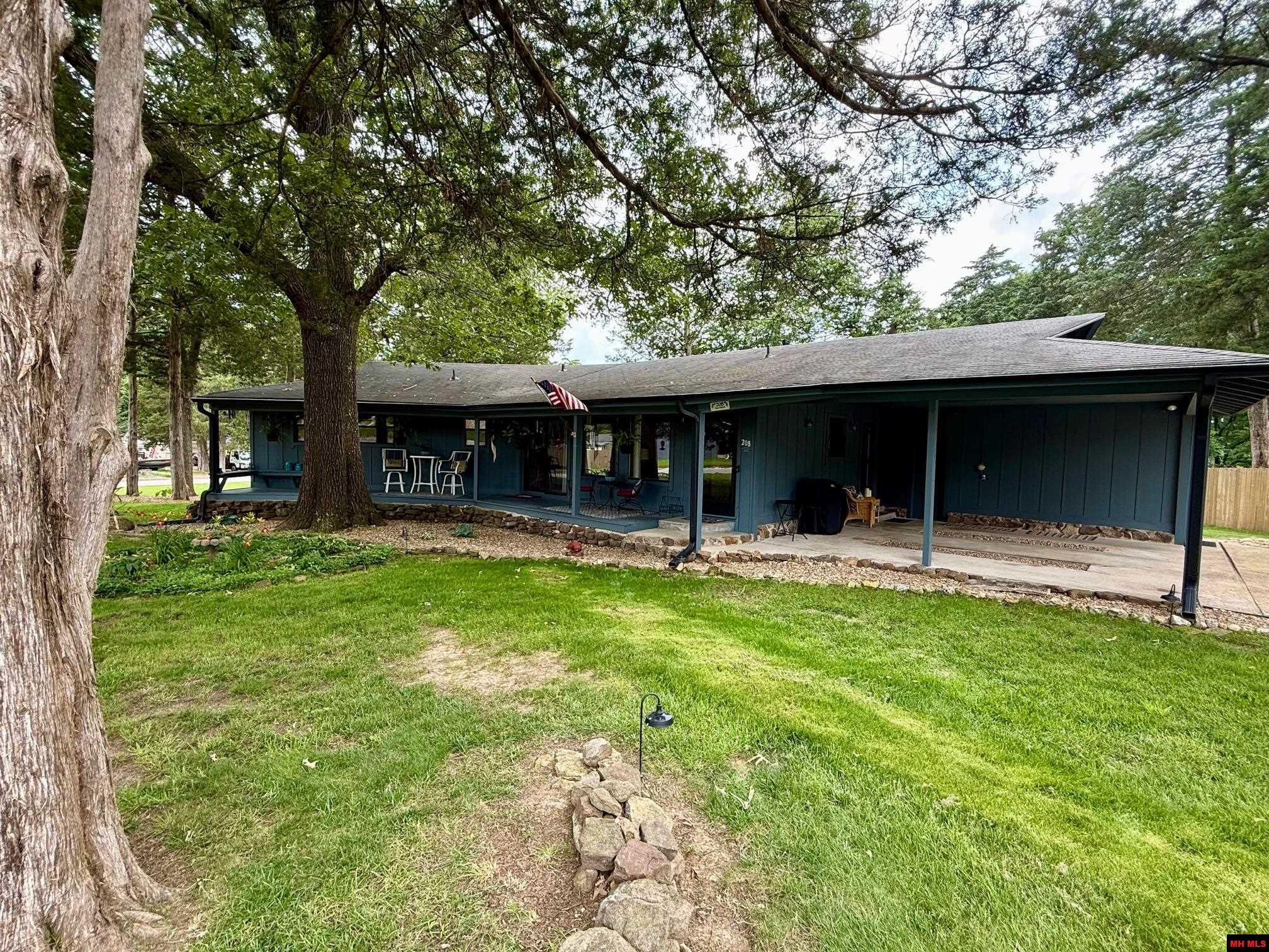 208 S KINGSWOOD DRIVE Mountain Home, AR 72653
