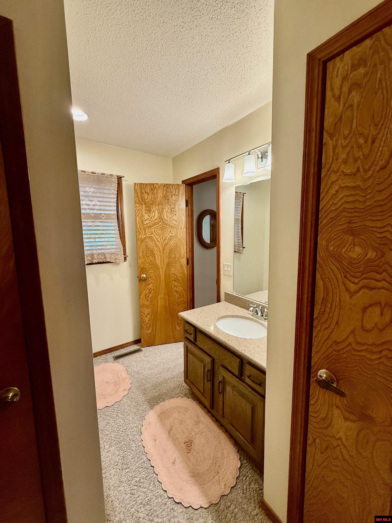 208 S KINGSWOOD DRIVE Mountain Home, AR 72653