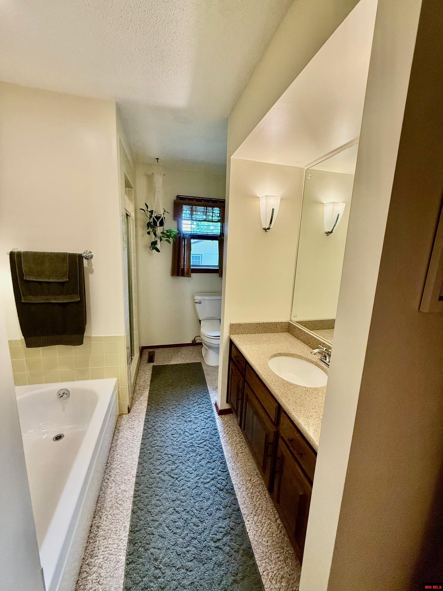 208 S KINGSWOOD DRIVE Mountain Home, AR 72653