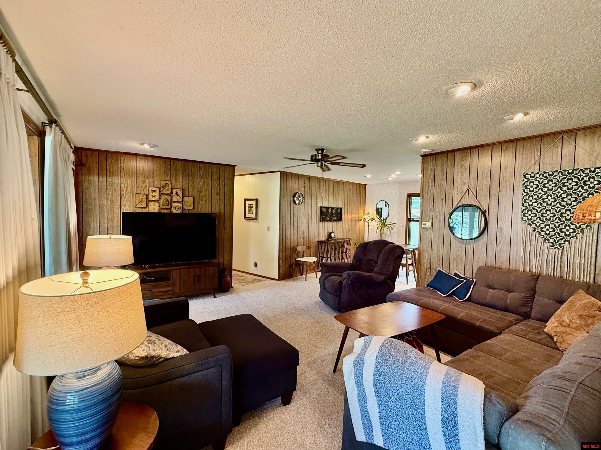 208 S KINGSWOOD DRIVE Mountain Home, AR 72653