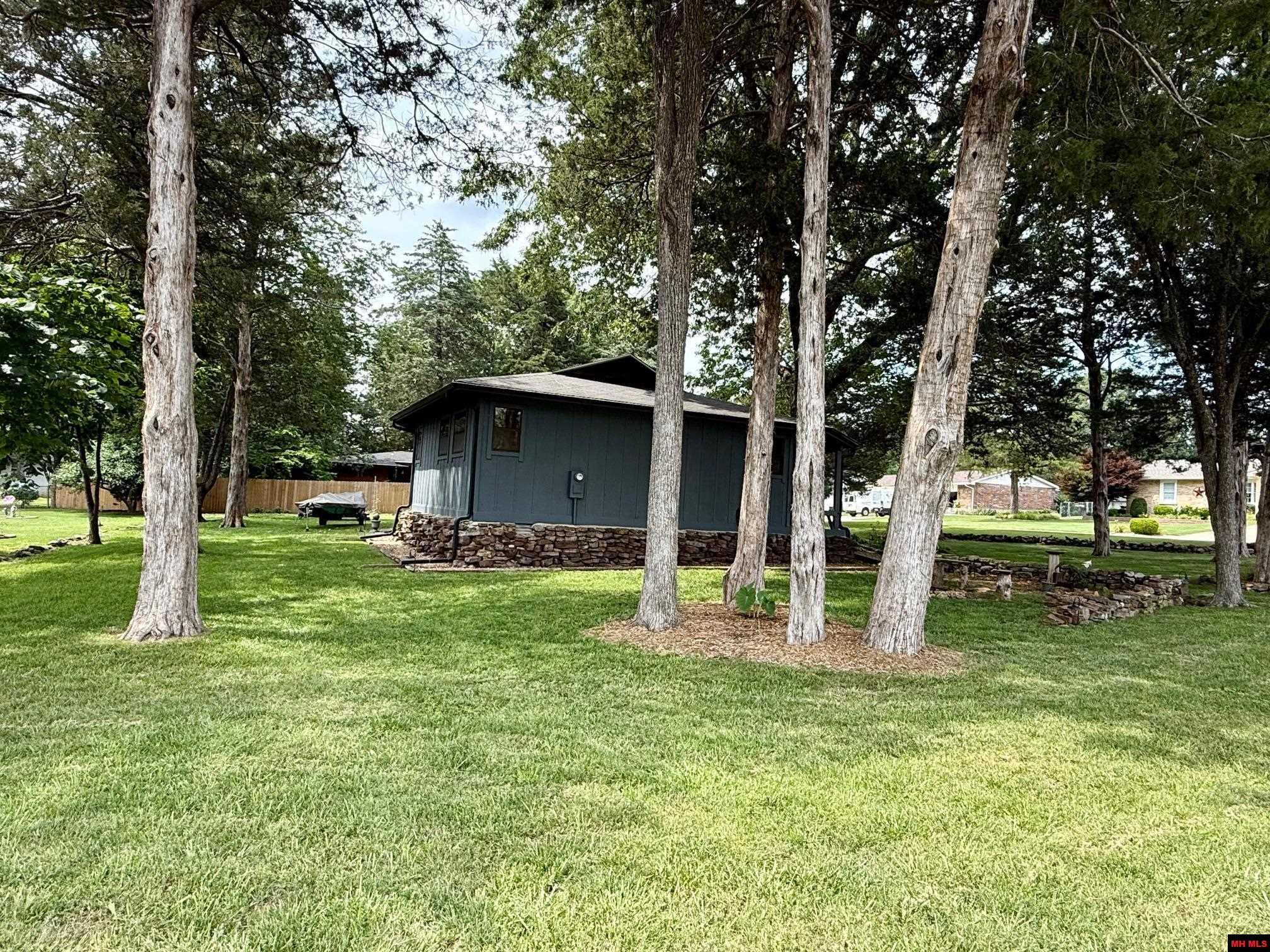 208 S KINGSWOOD DRIVE Mountain Home, AR 72653