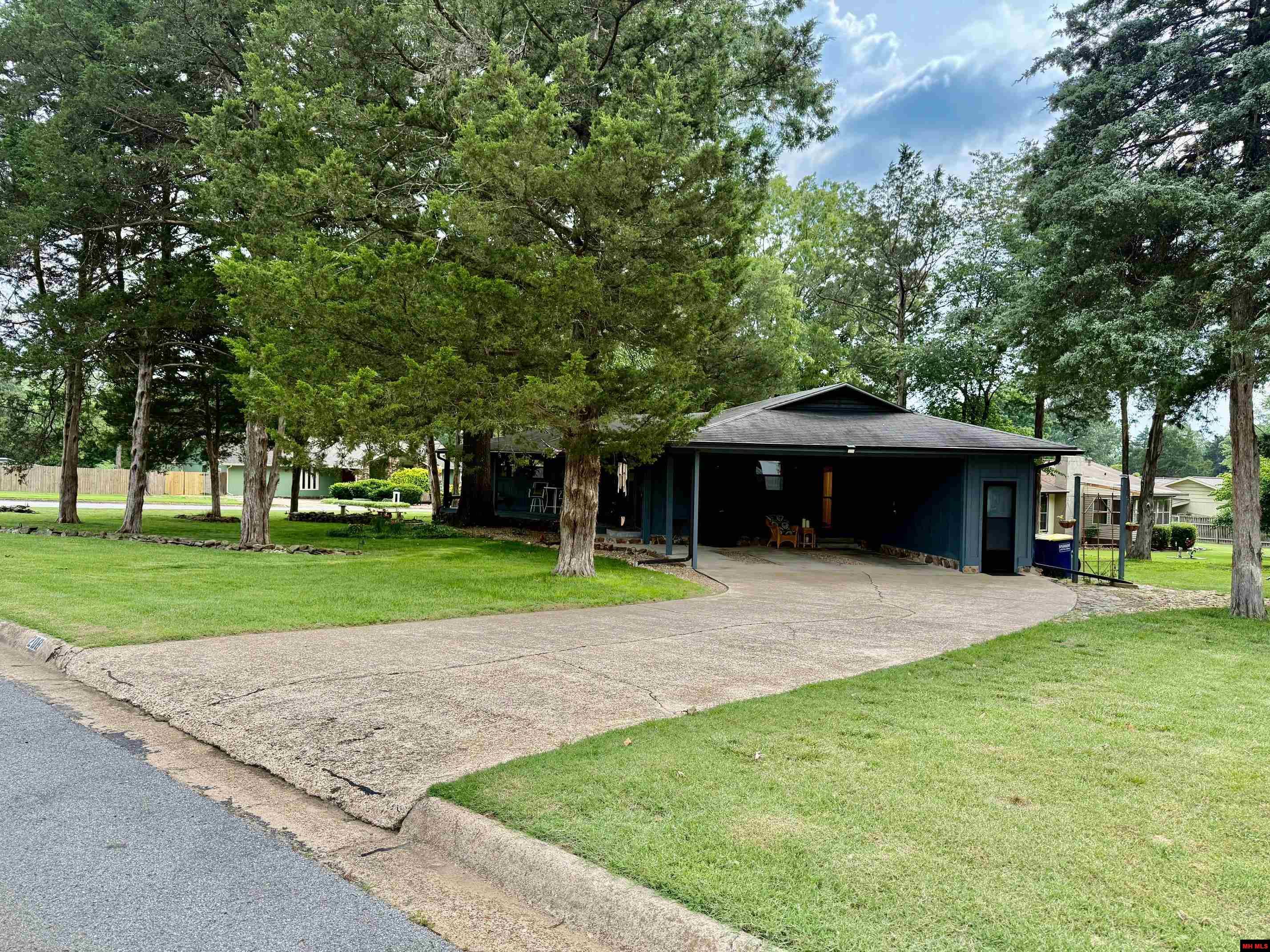 208 S KINGSWOOD DRIVE Mountain Home, AR 72653