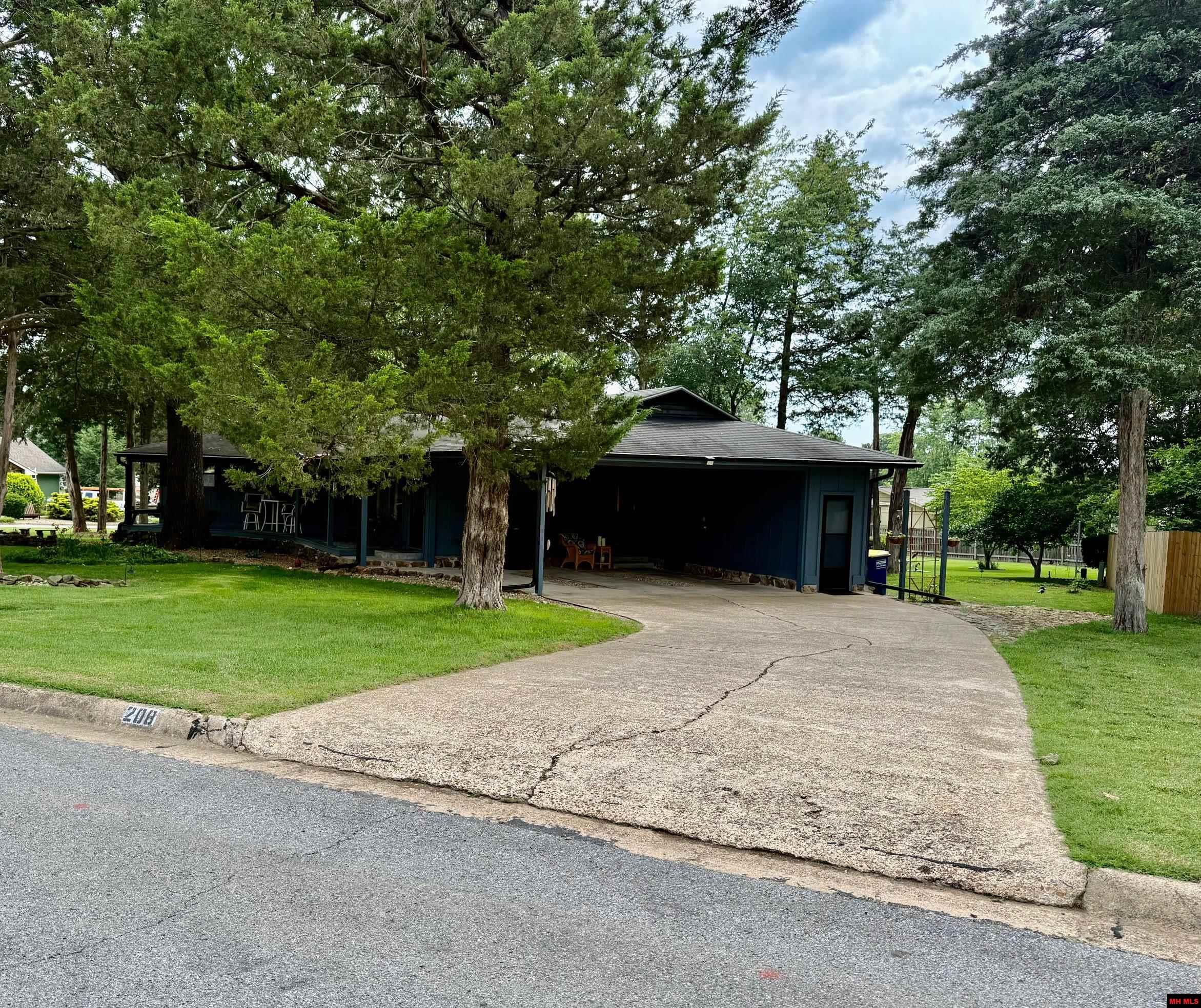 208 S KINGSWOOD DRIVE Mountain Home, AR 72653