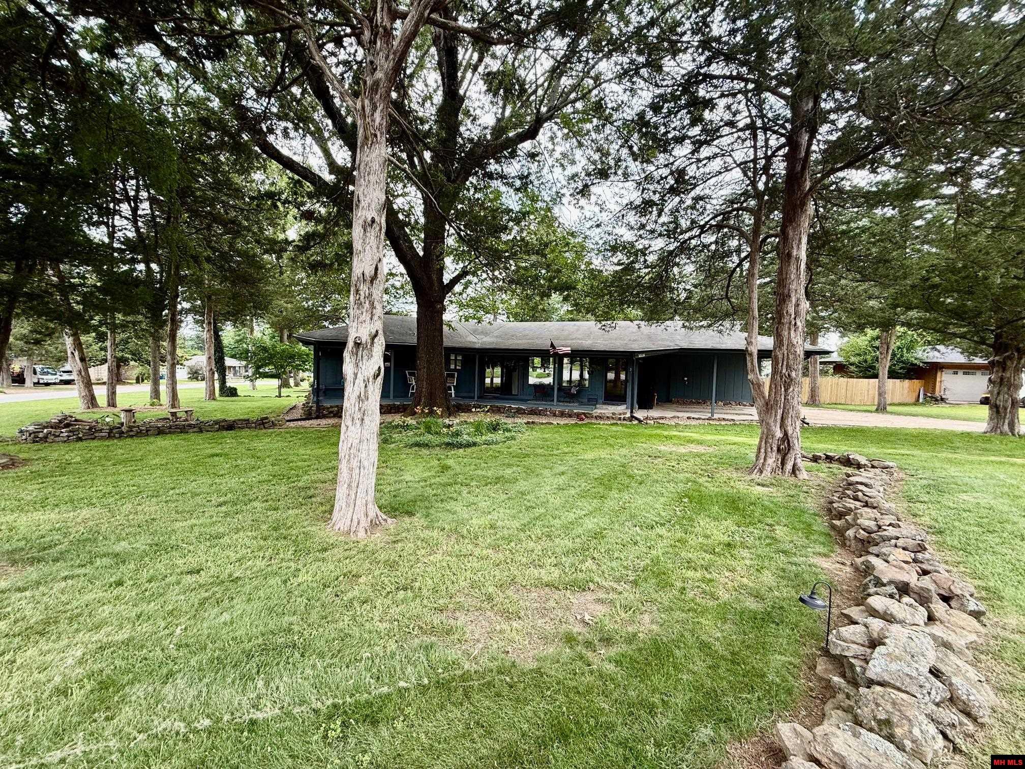 208 S KINGSWOOD DRIVE Mountain Home, AR 72653