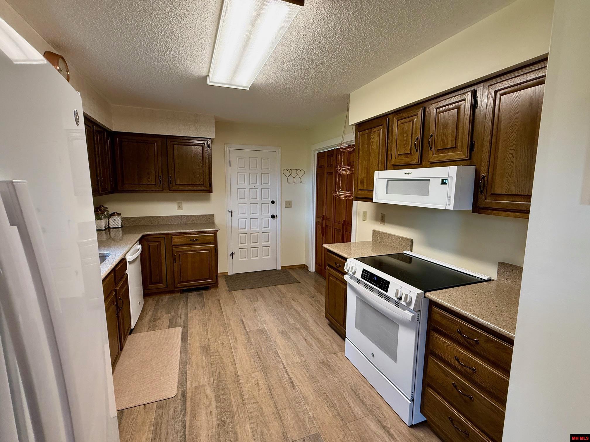 208 S KINGSWOOD DRIVE Mountain Home, AR 72653