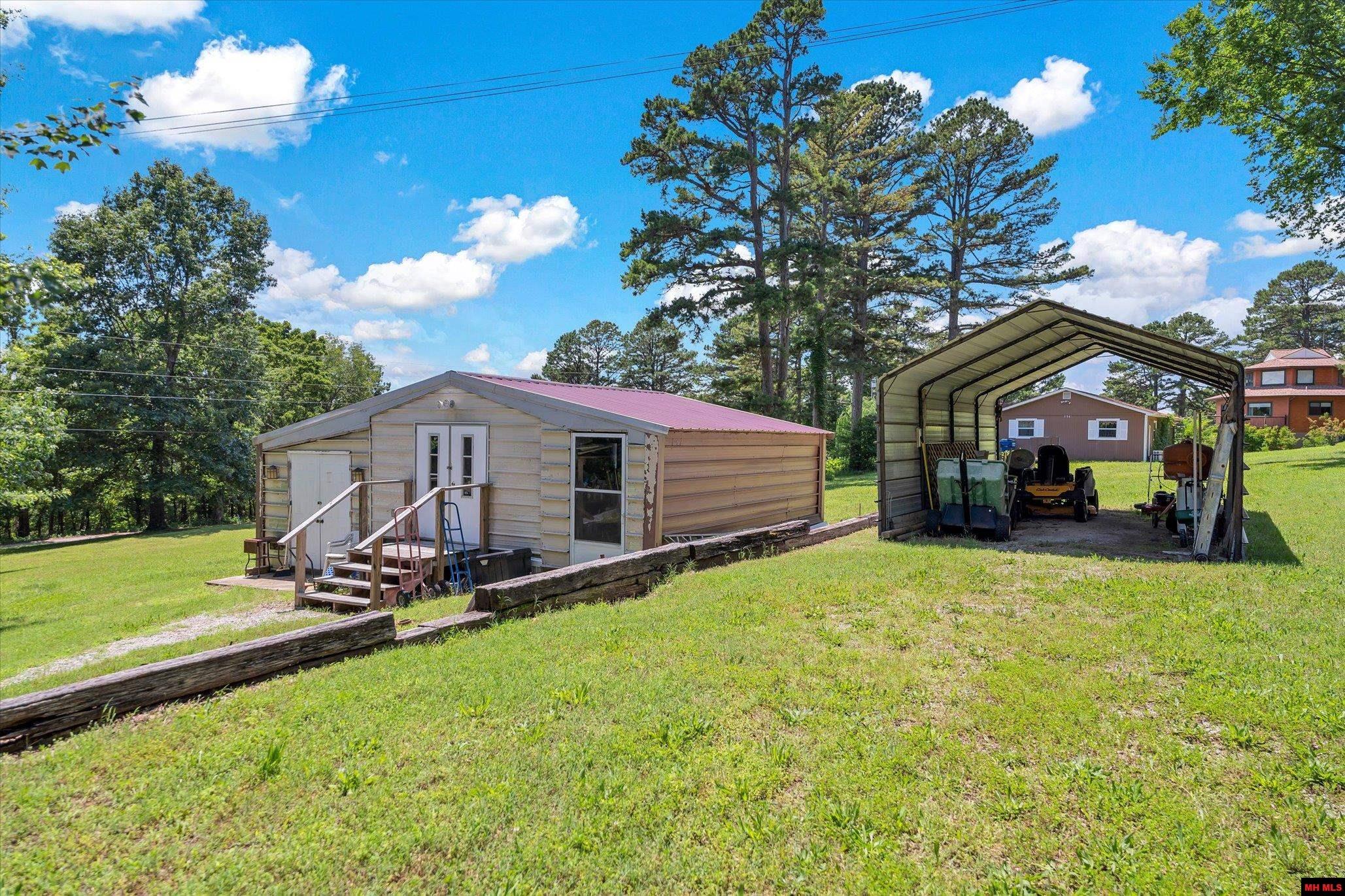 108 GREGORY STREET Norfork, AR 72658