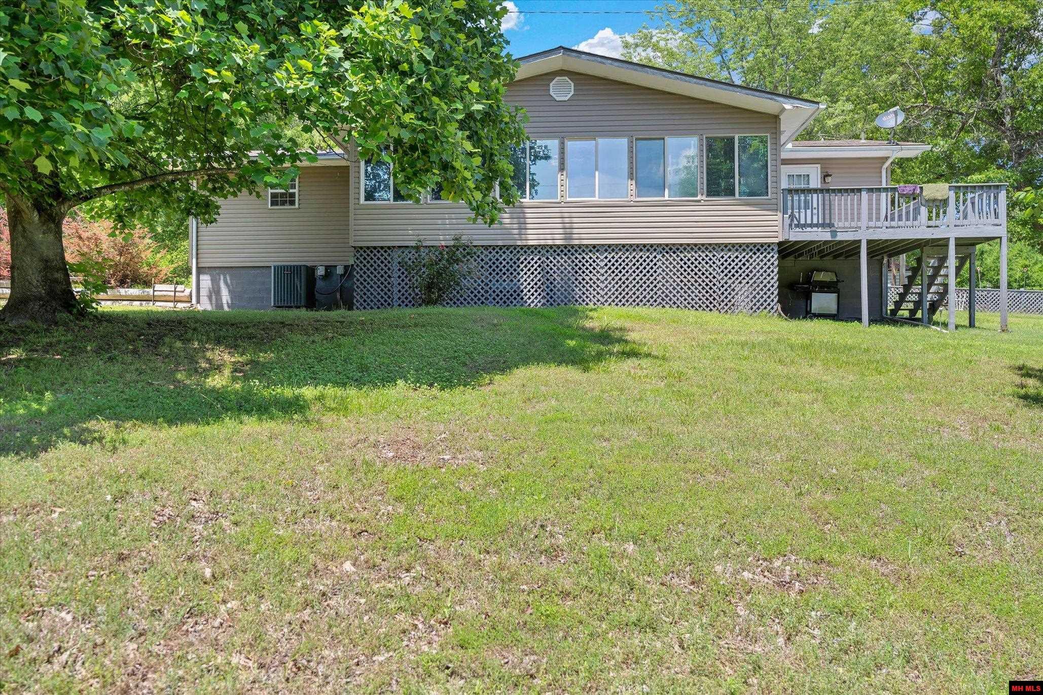 108 GREGORY STREET Norfork, AR 72658