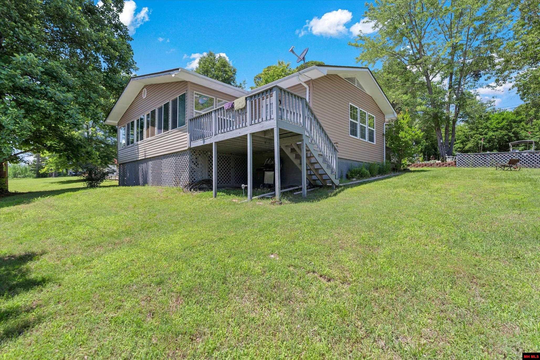 108 GREGORY STREET Norfork, AR 72658