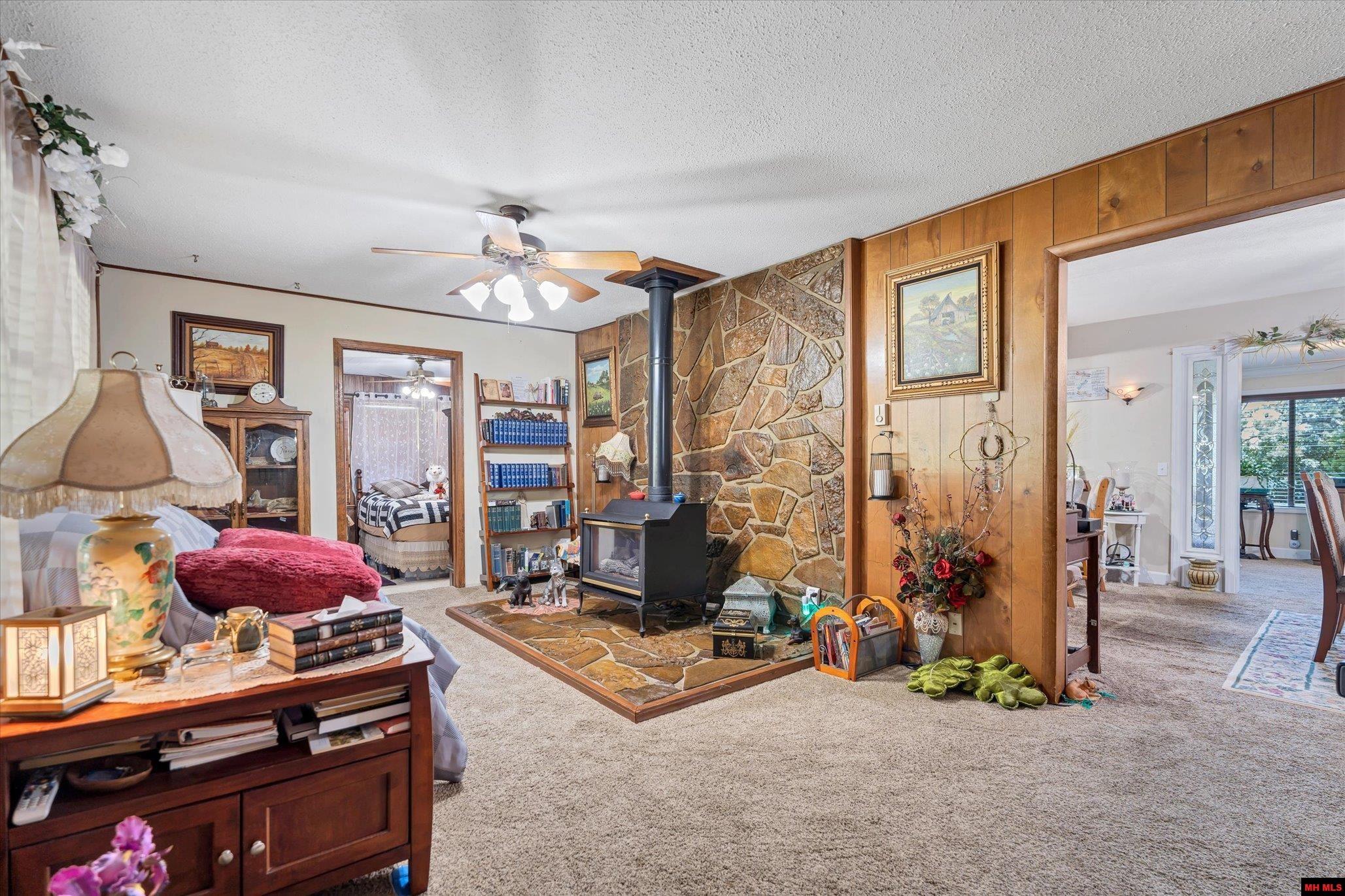 108 GREGORY STREET Norfork, AR 72658