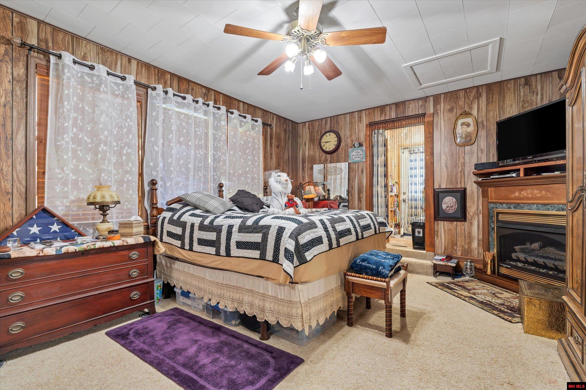 108 GREGORY STREET Norfork, AR 72658