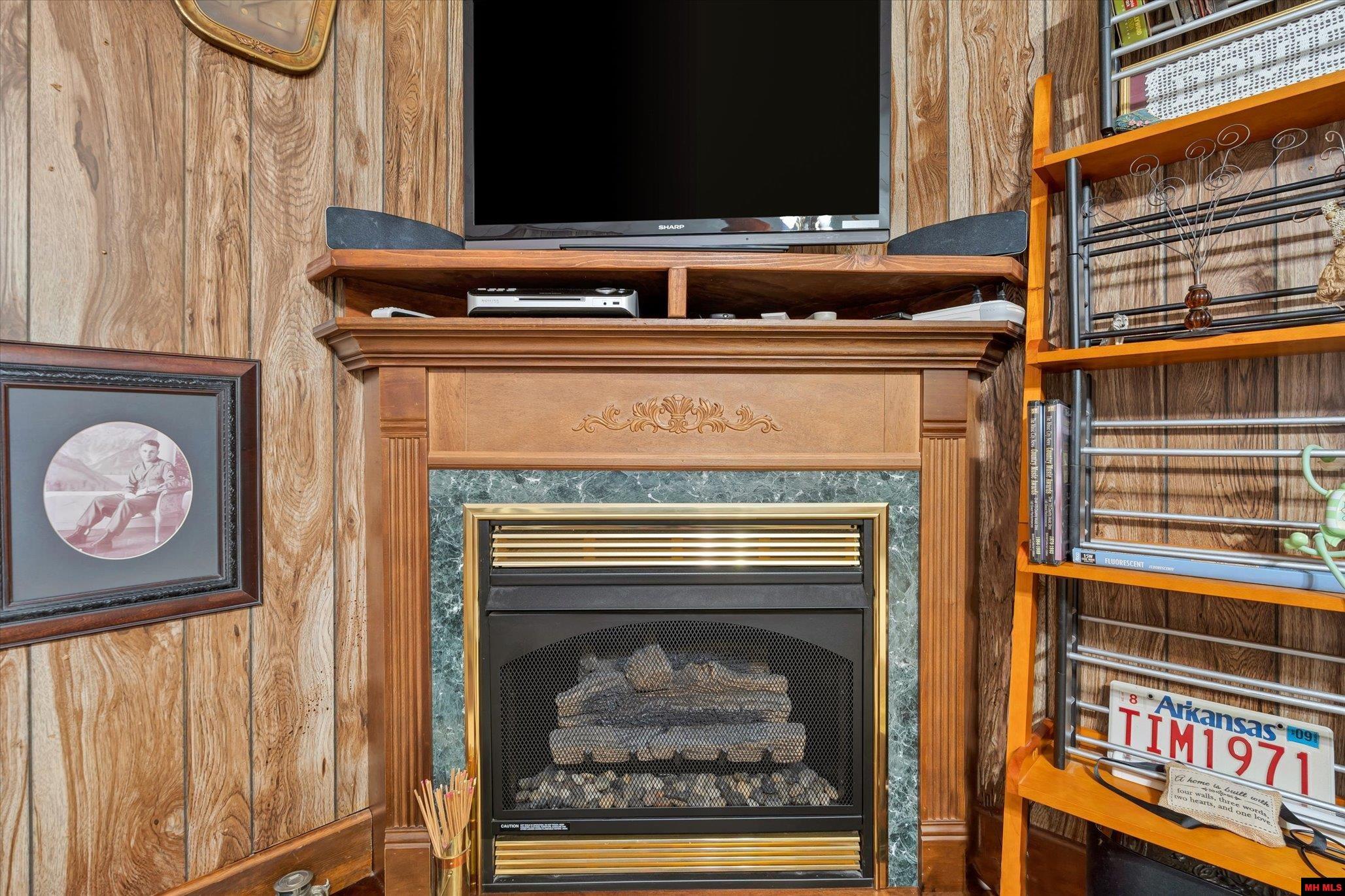 108 GREGORY STREET Norfork, AR 72658