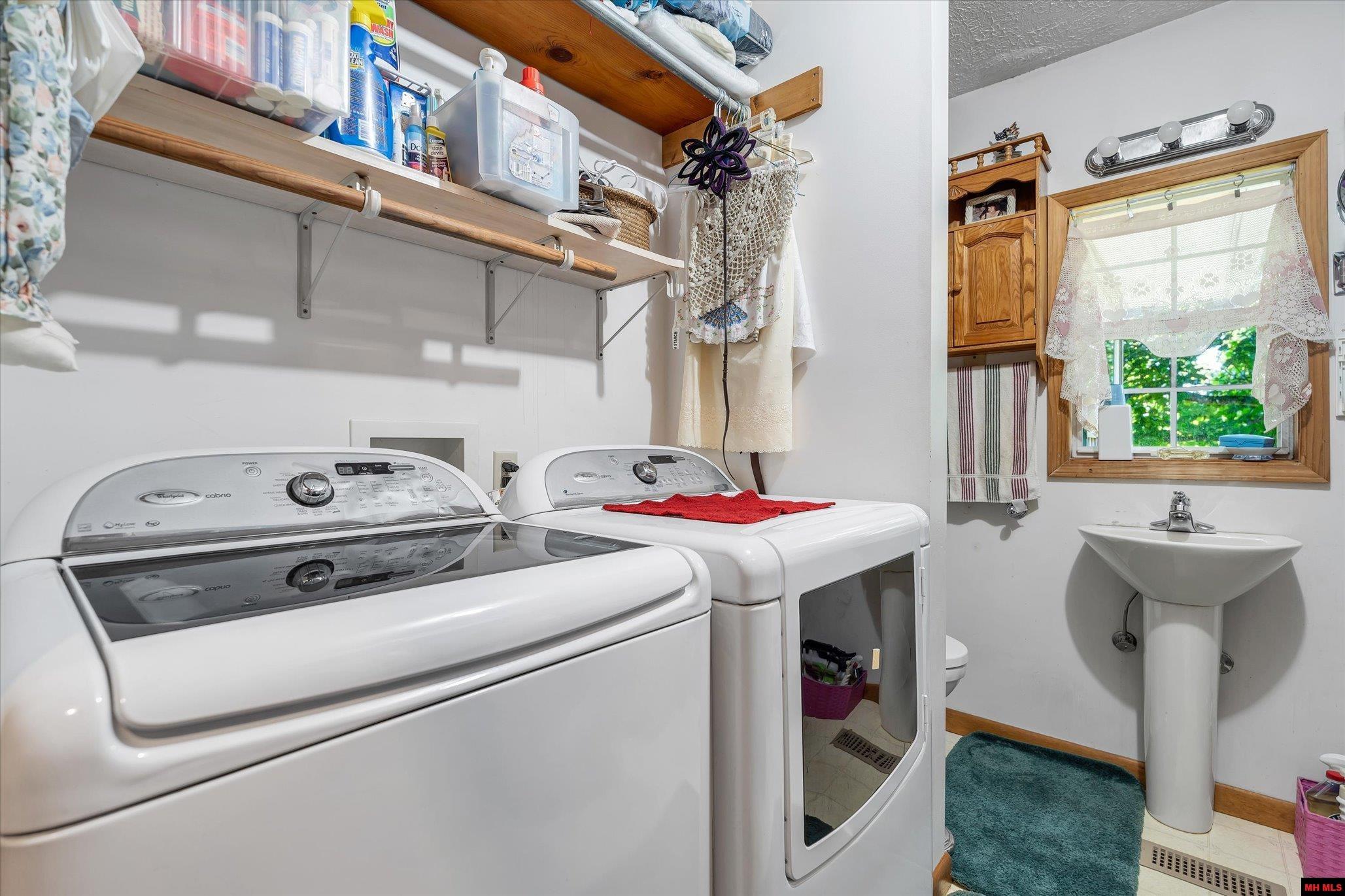 108 GREGORY STREET Norfork, AR 72658