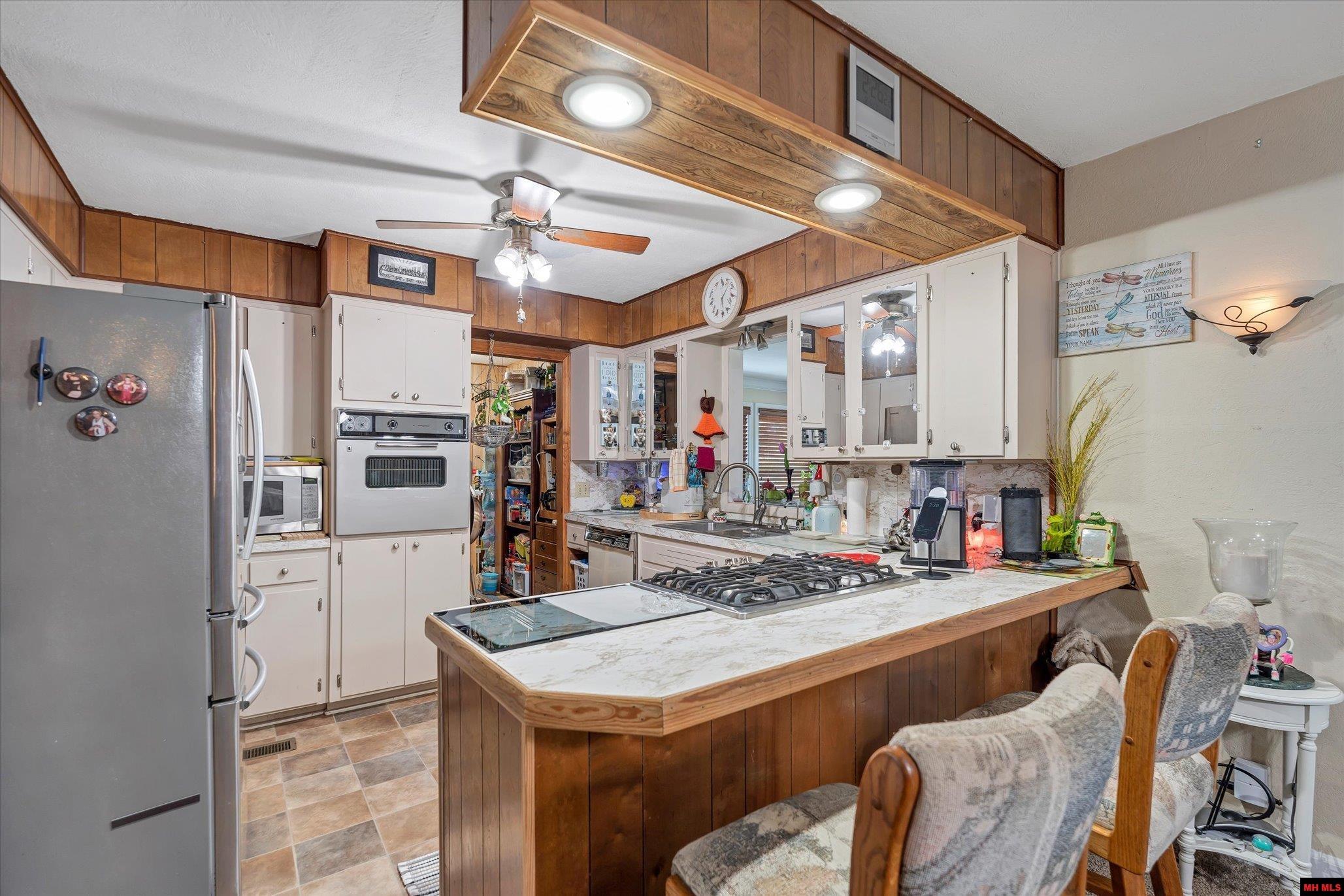 108 GREGORY STREET Norfork, AR 72658