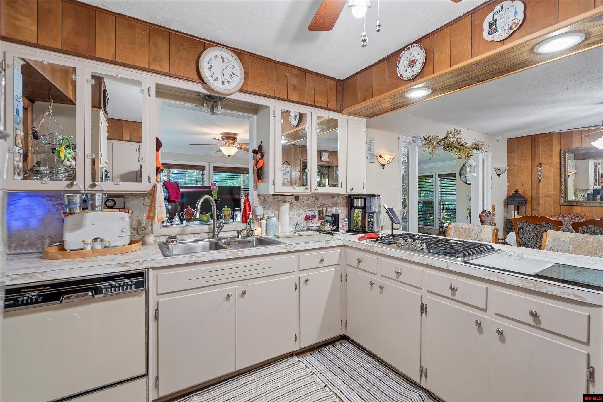 108 GREGORY STREET Norfork, AR 72658