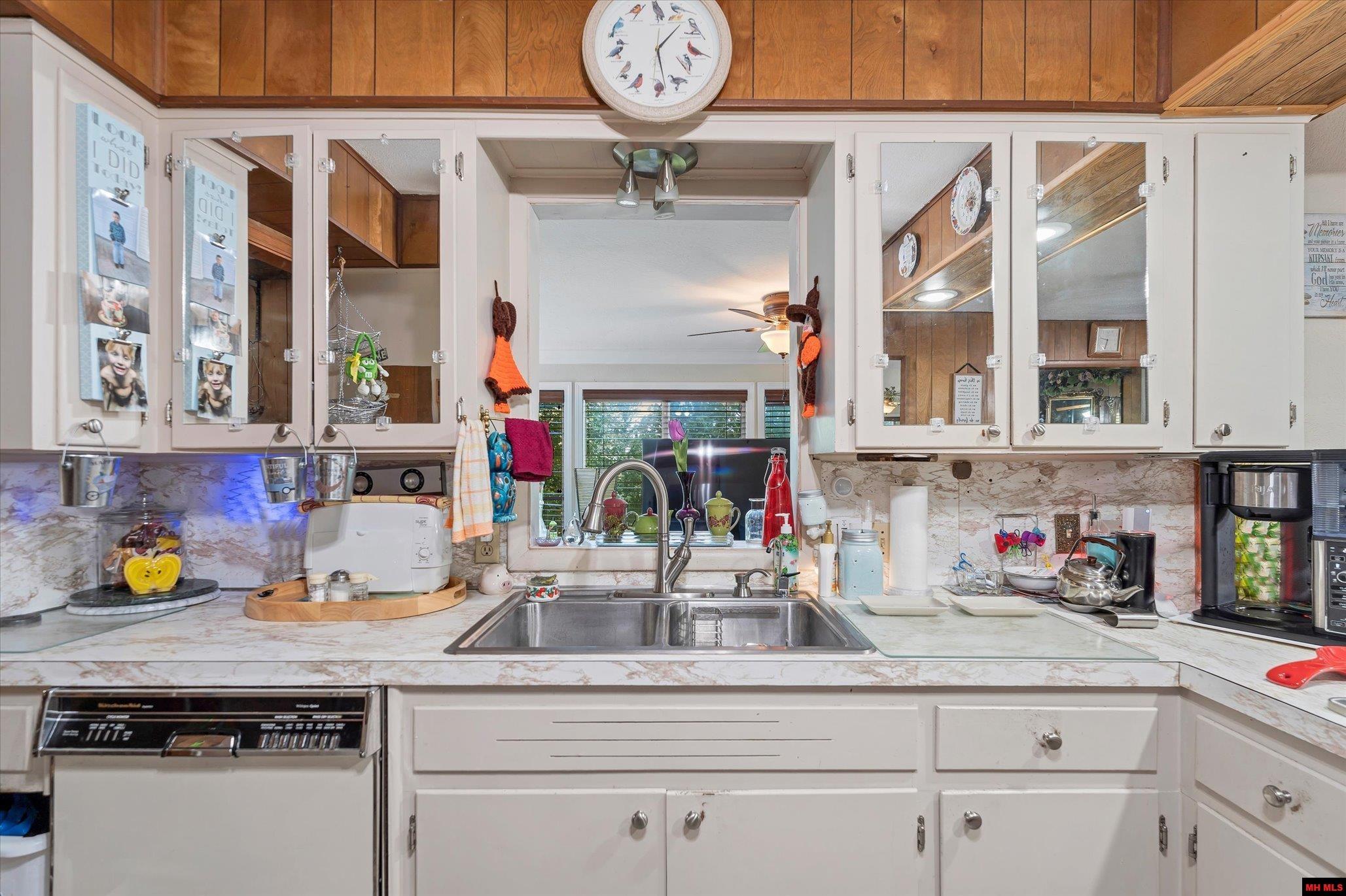 108 GREGORY STREET Norfork, AR 72658