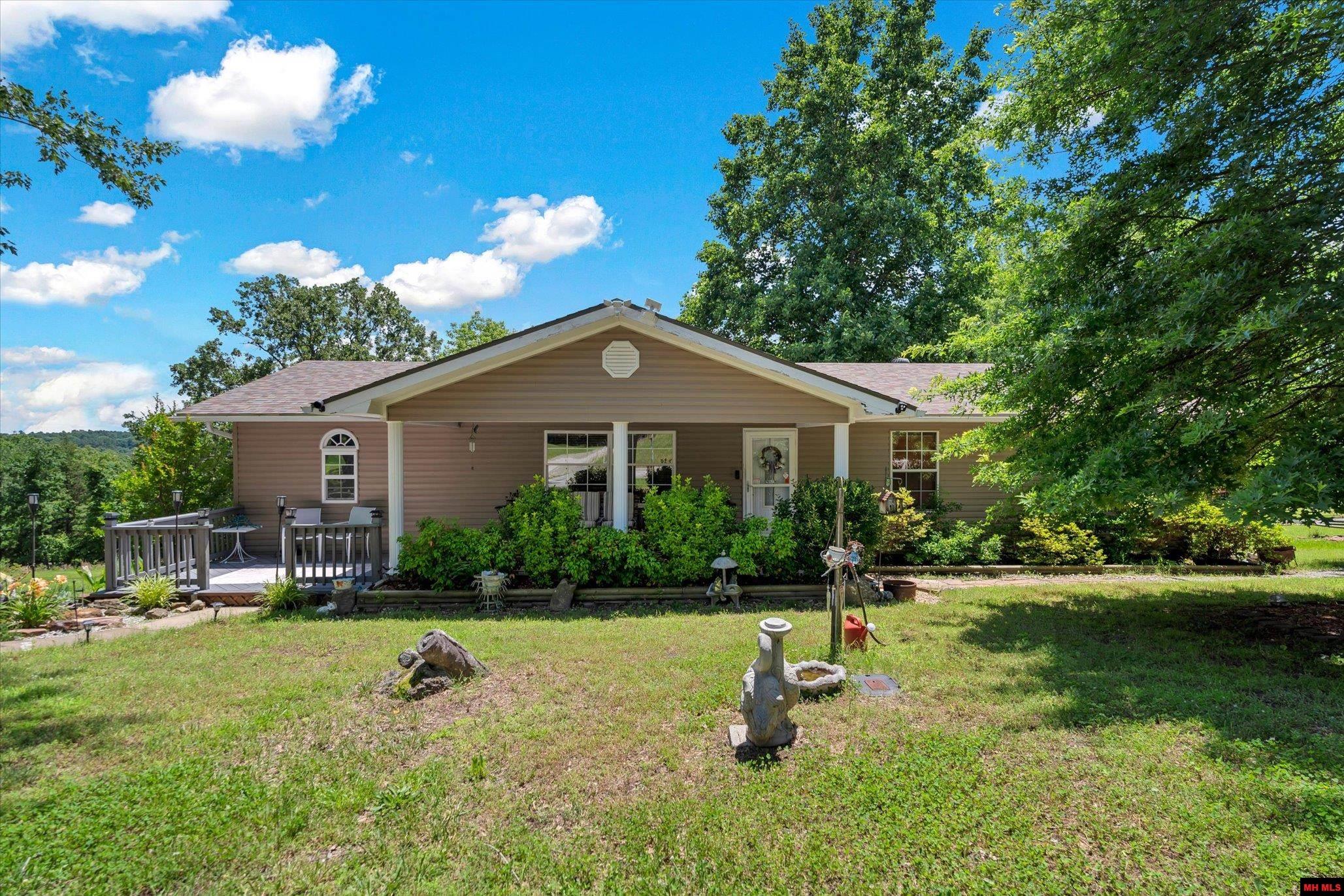 108 GREGORY STREET Norfork, AR 72658