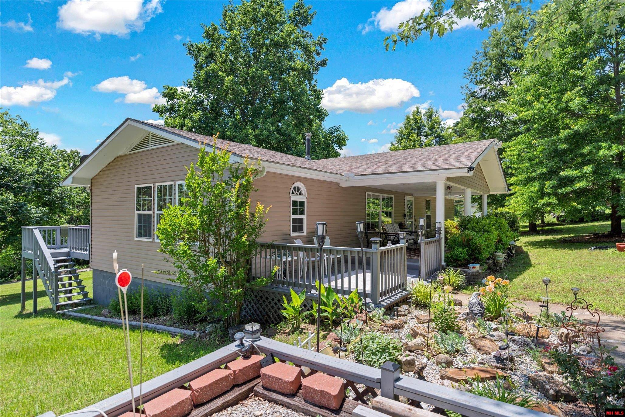 108 GREGORY STREET Norfork, AR 72658