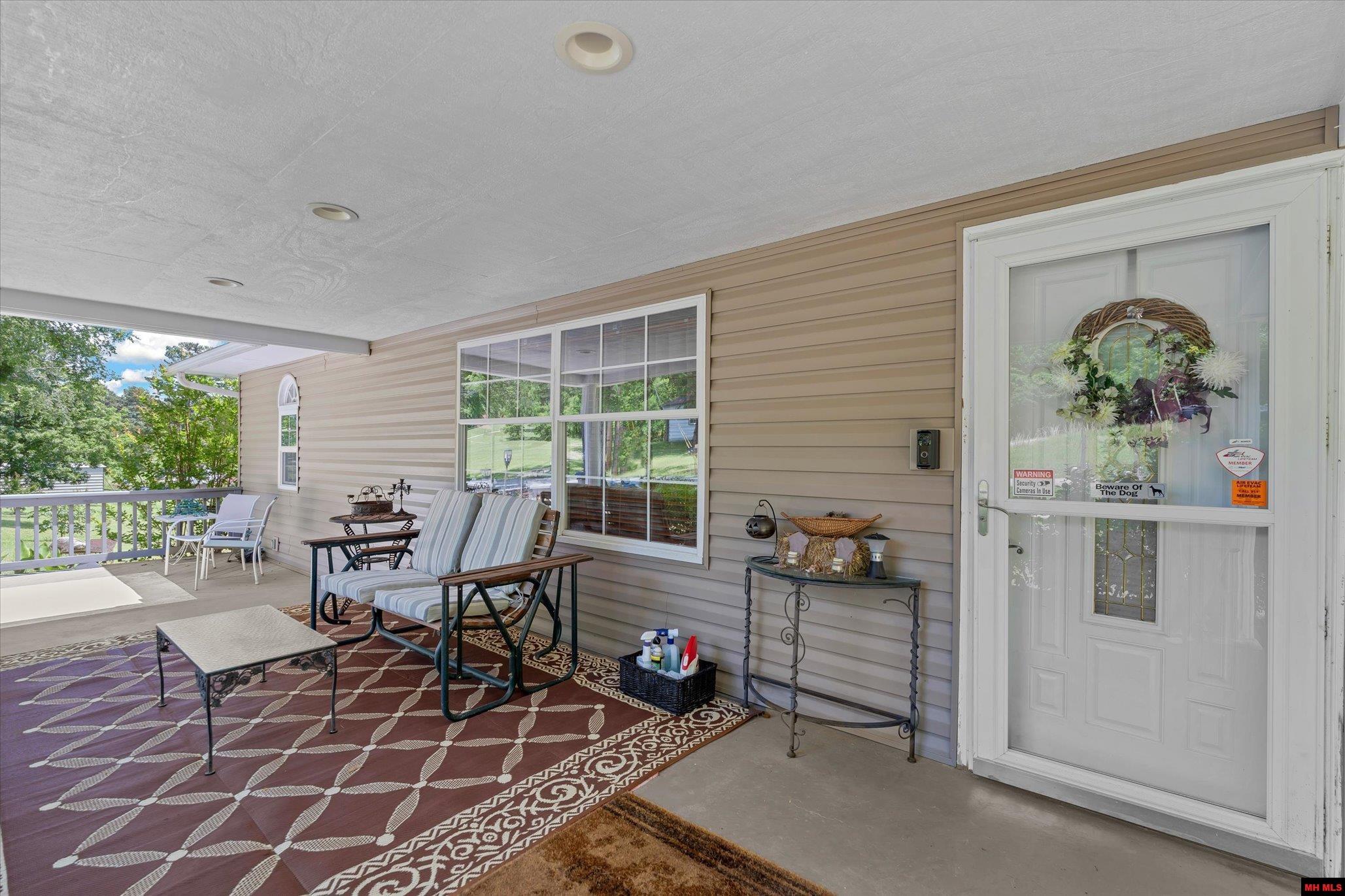 108 GREGORY STREET Norfork, AR 72658