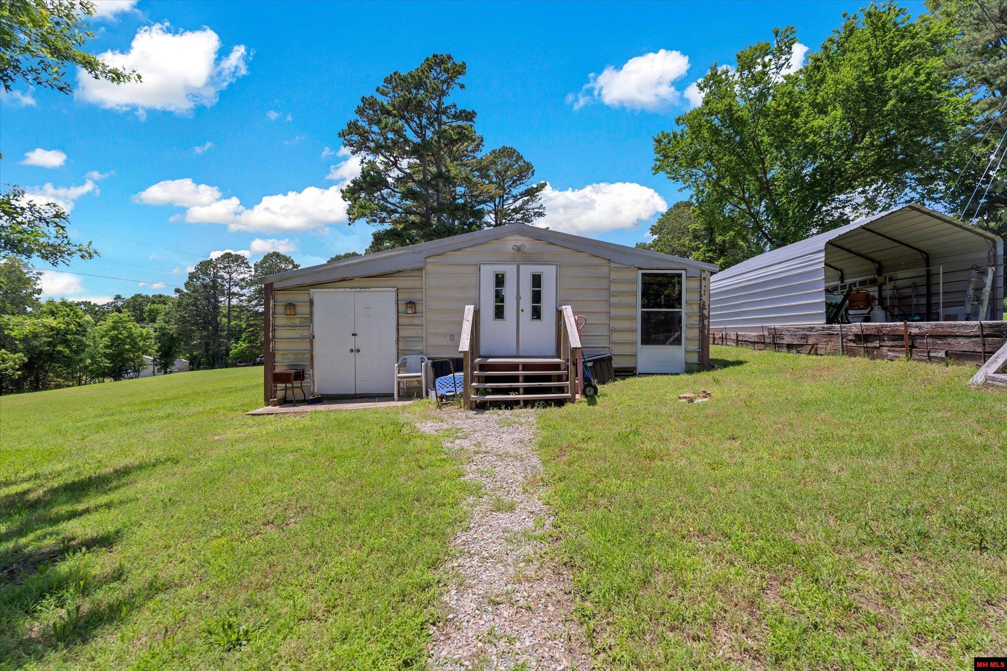 108 GREGORY STREET Norfork, AR 72658