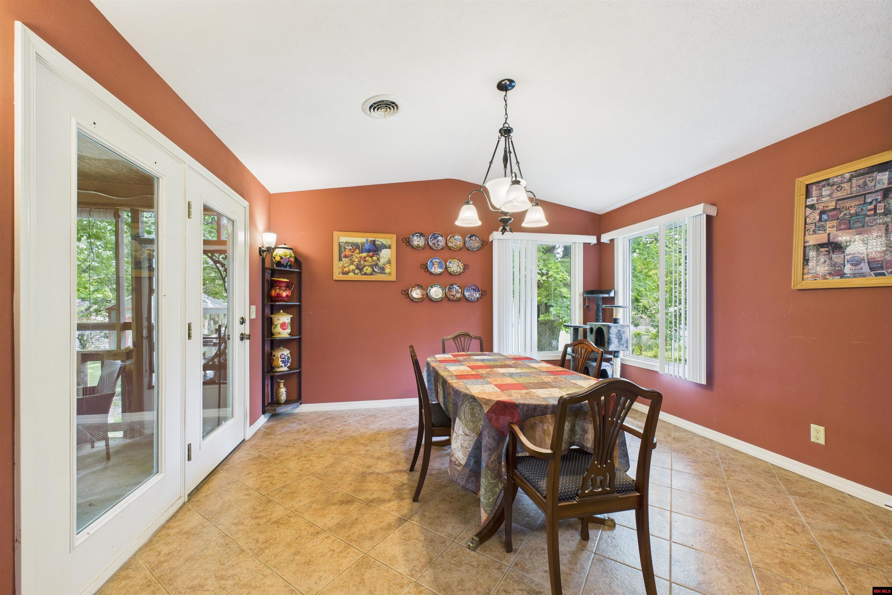 611 N COLLEGE STREET Mountain Home, AR 72653