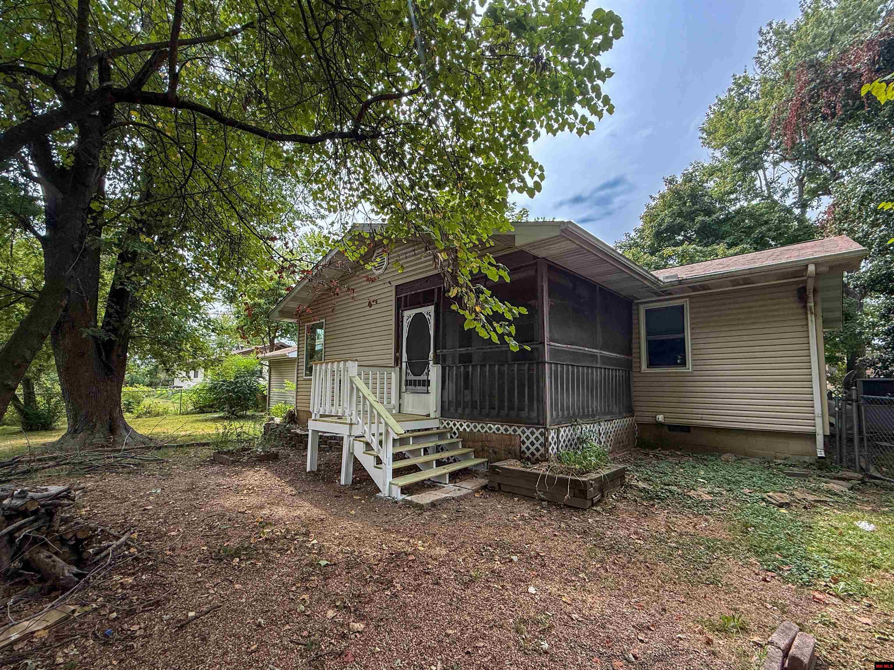 611 N COLLEGE STREET Mountain Home, AR 72653