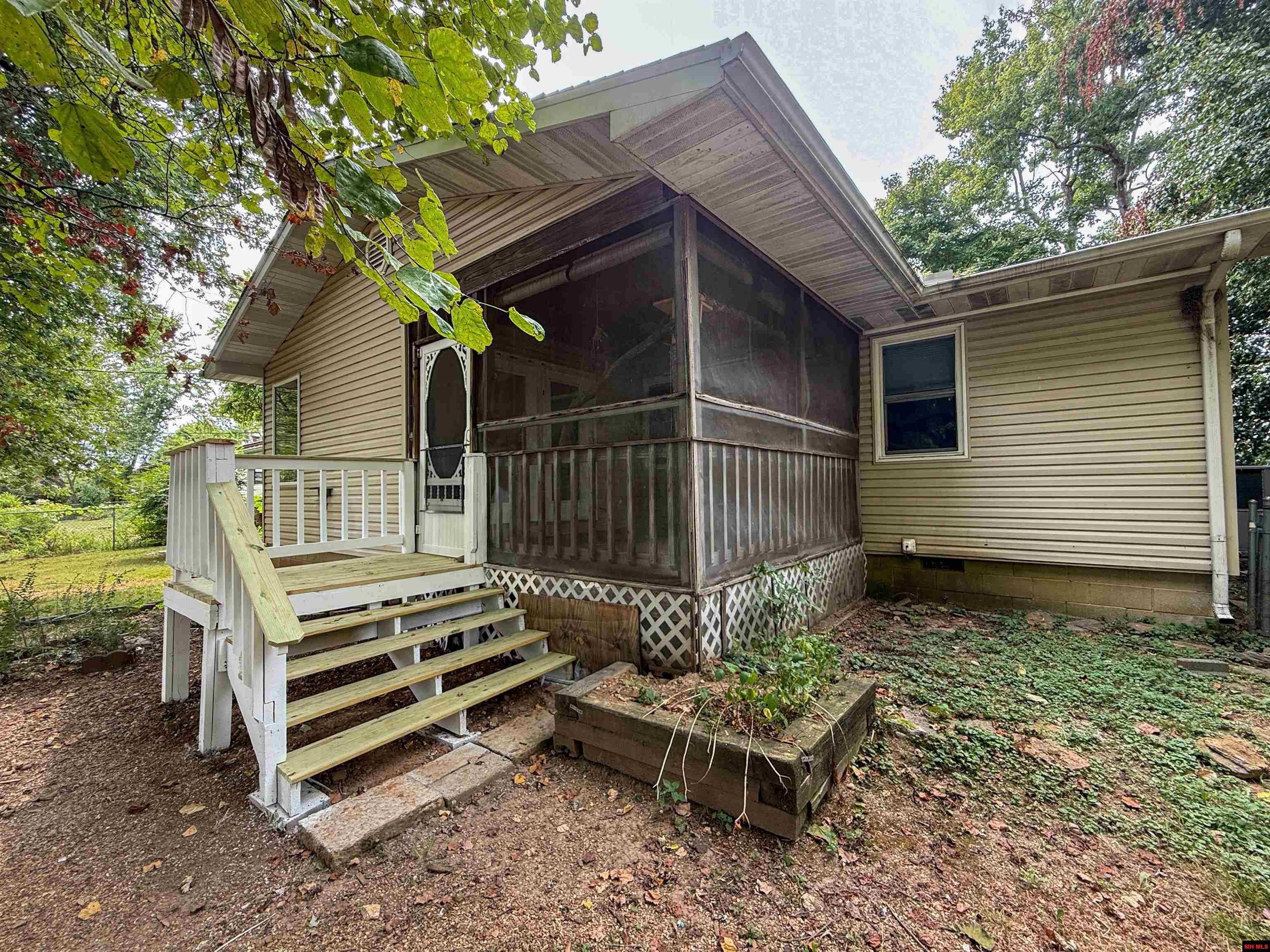 611 N COLLEGE STREET Mountain Home, AR 72653