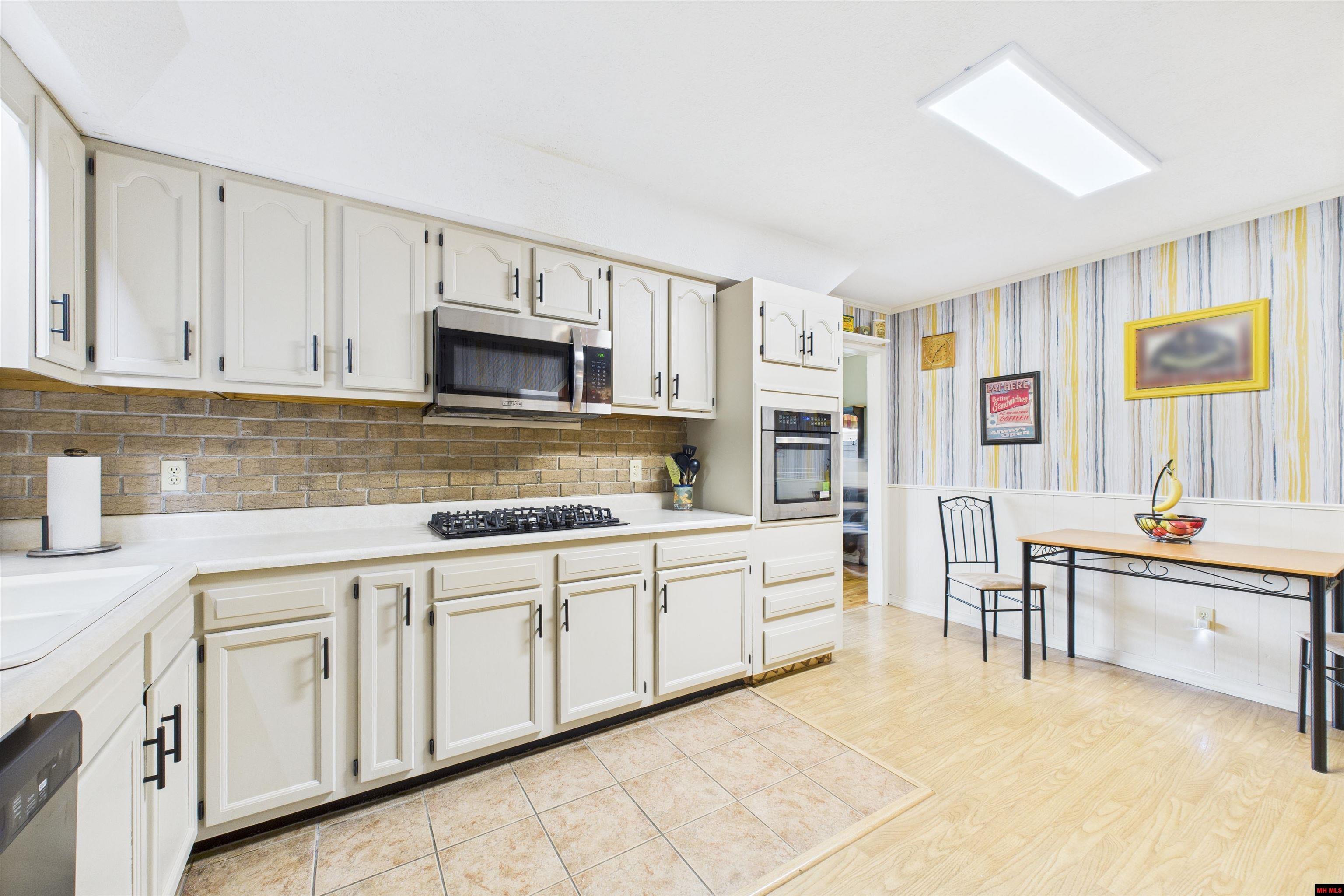 611 N COLLEGE STREET Mountain Home, AR 72653