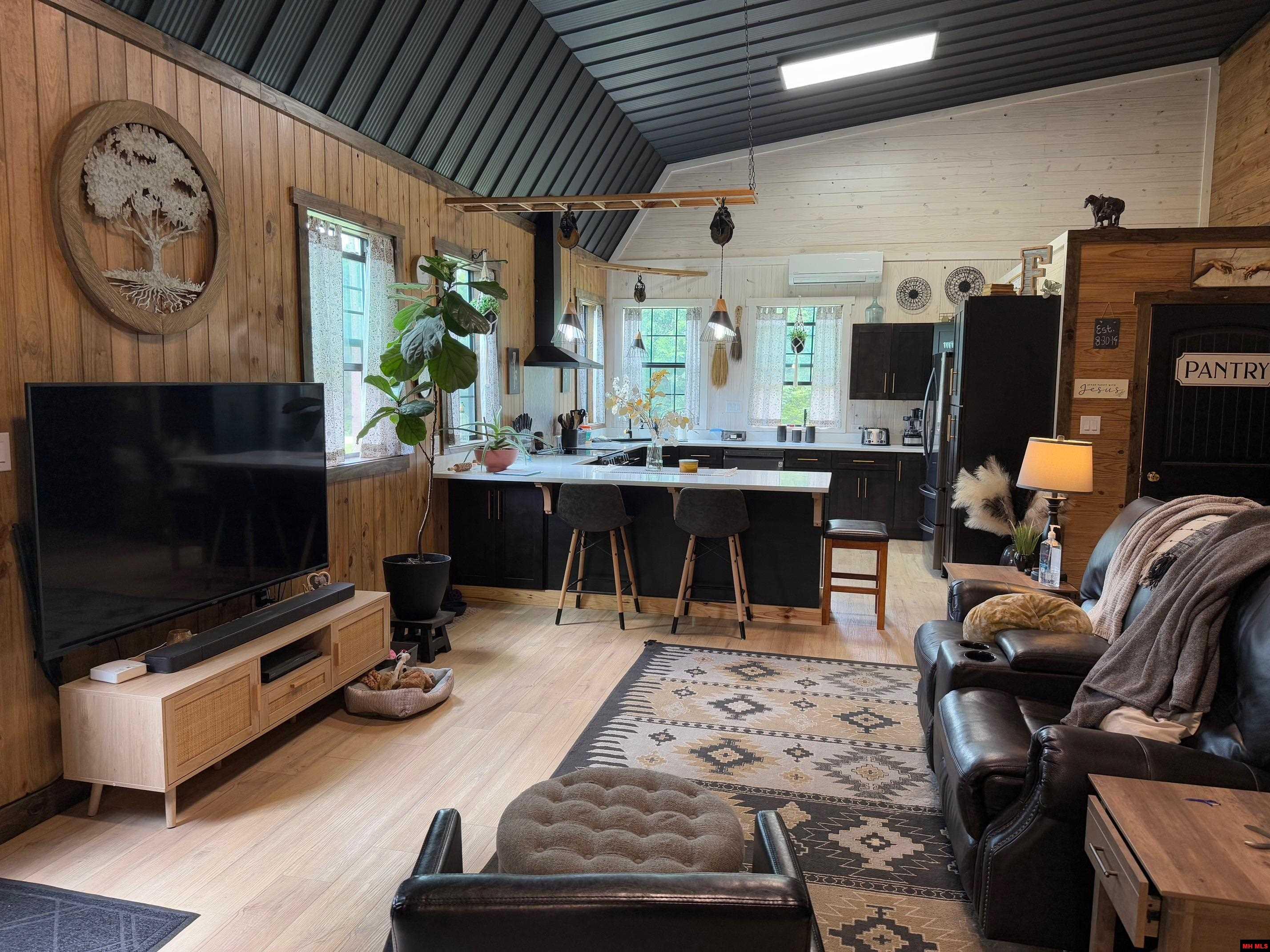 2052 CENTRAL BOULEVARD Bull Shoals, AR