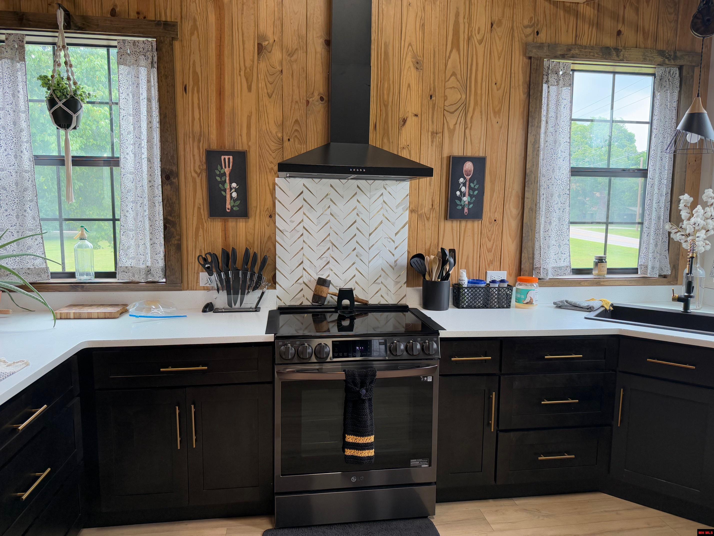 2052 CENTRAL BOULEVARD Bull Shoals, AR